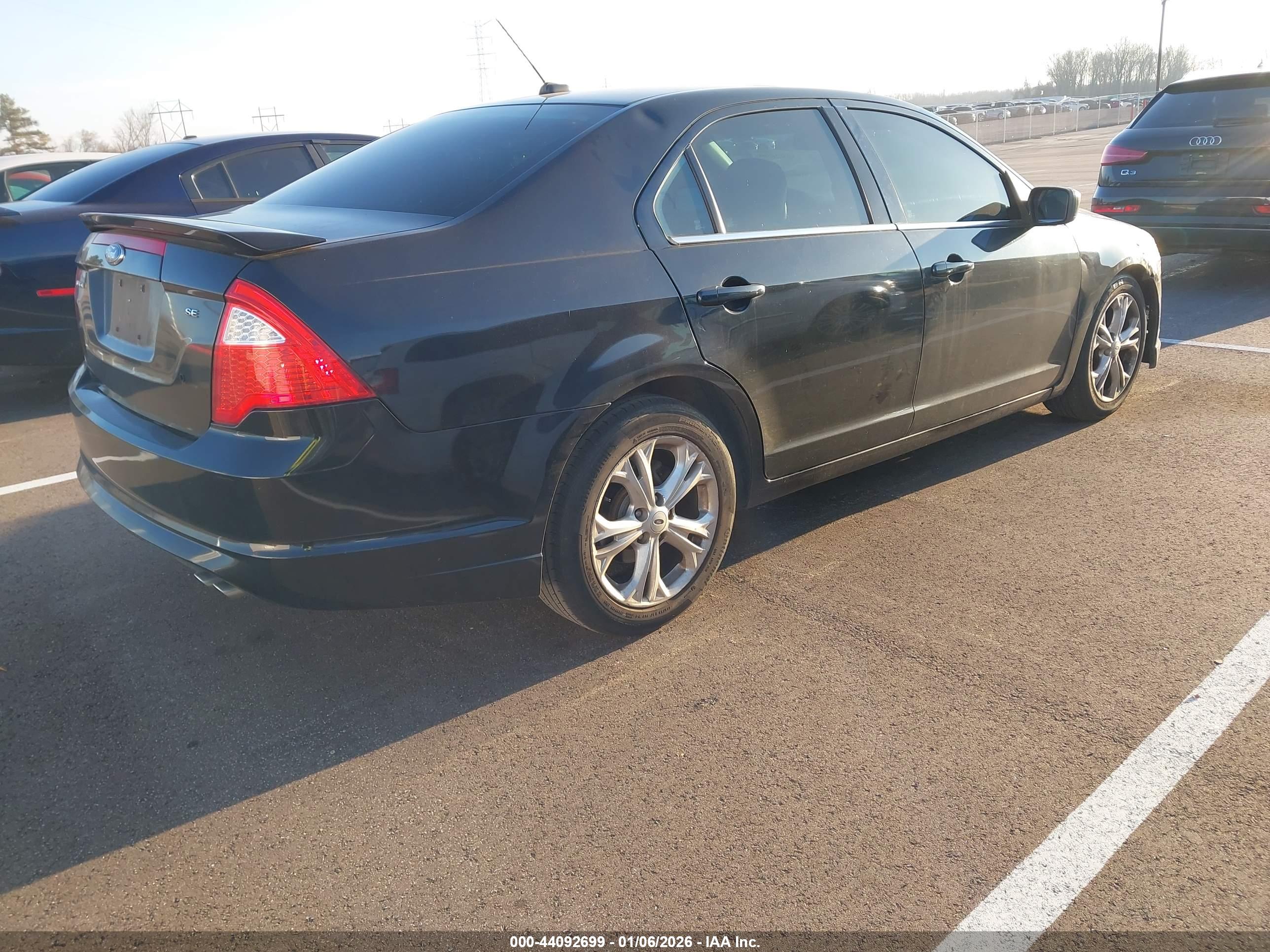 FORD FUSION image 4