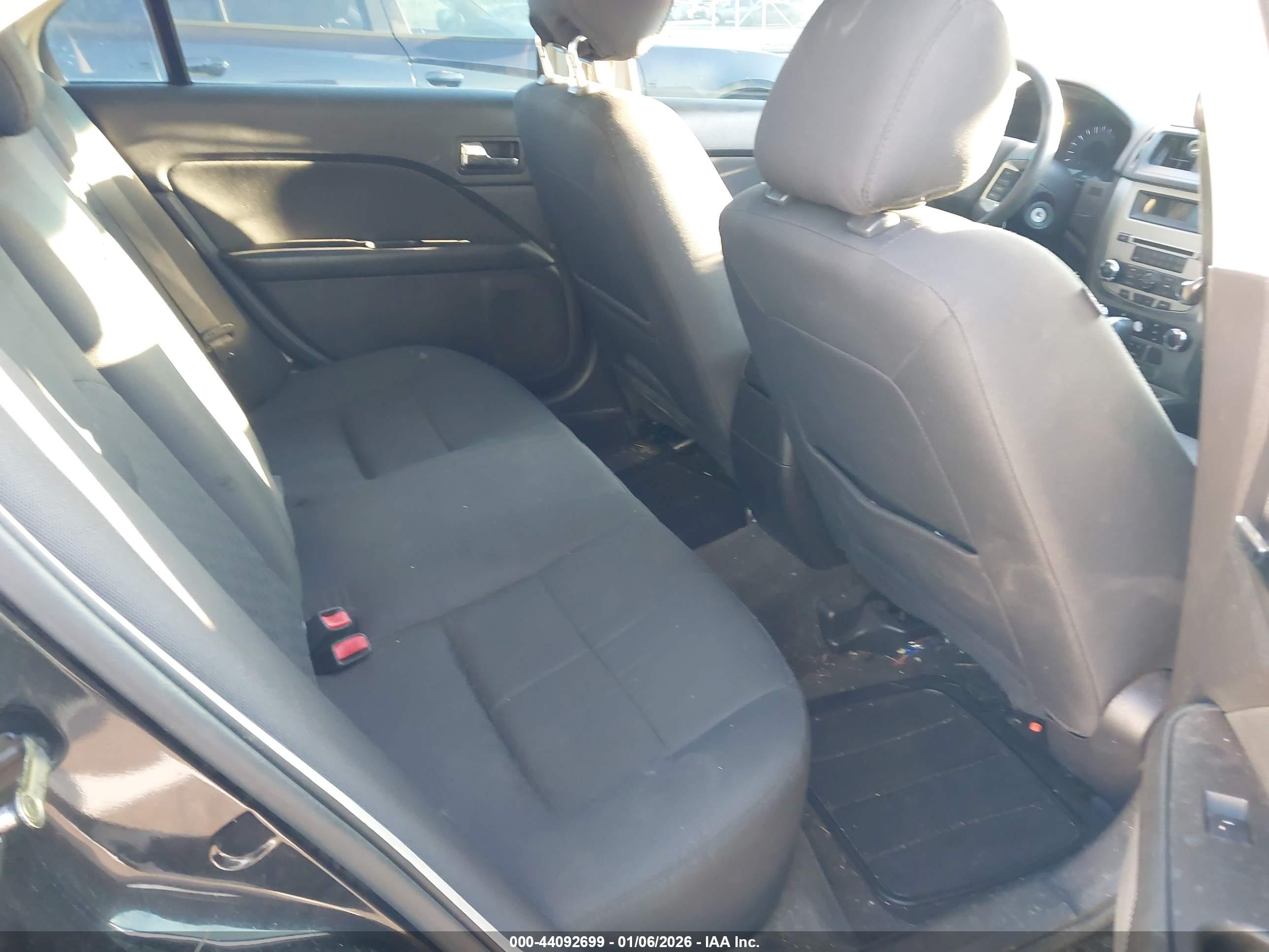 FORD FUSION image 8