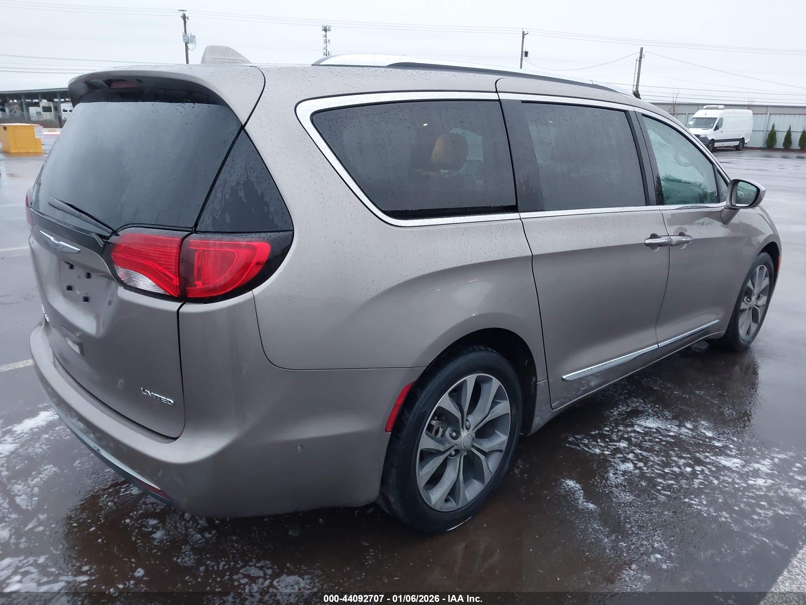 CHRYSLER PACIFICA image 4