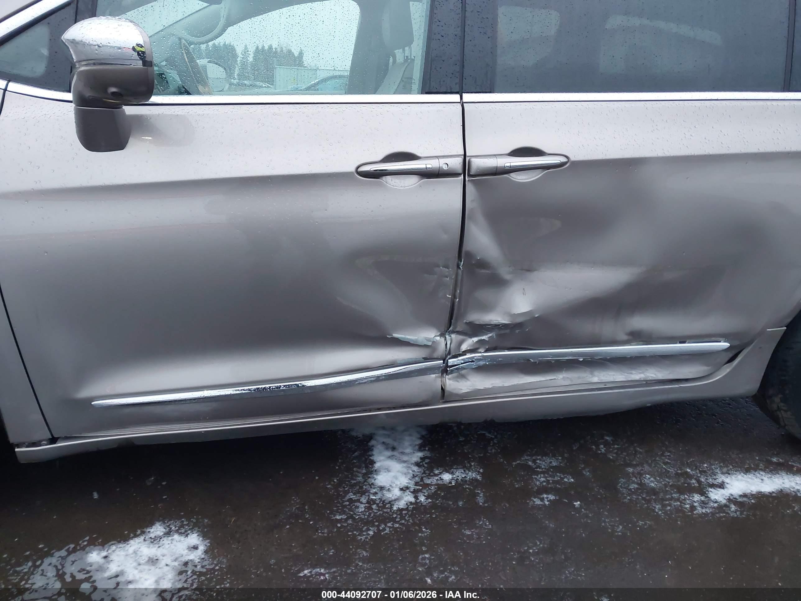 CHRYSLER PACIFICA image 6