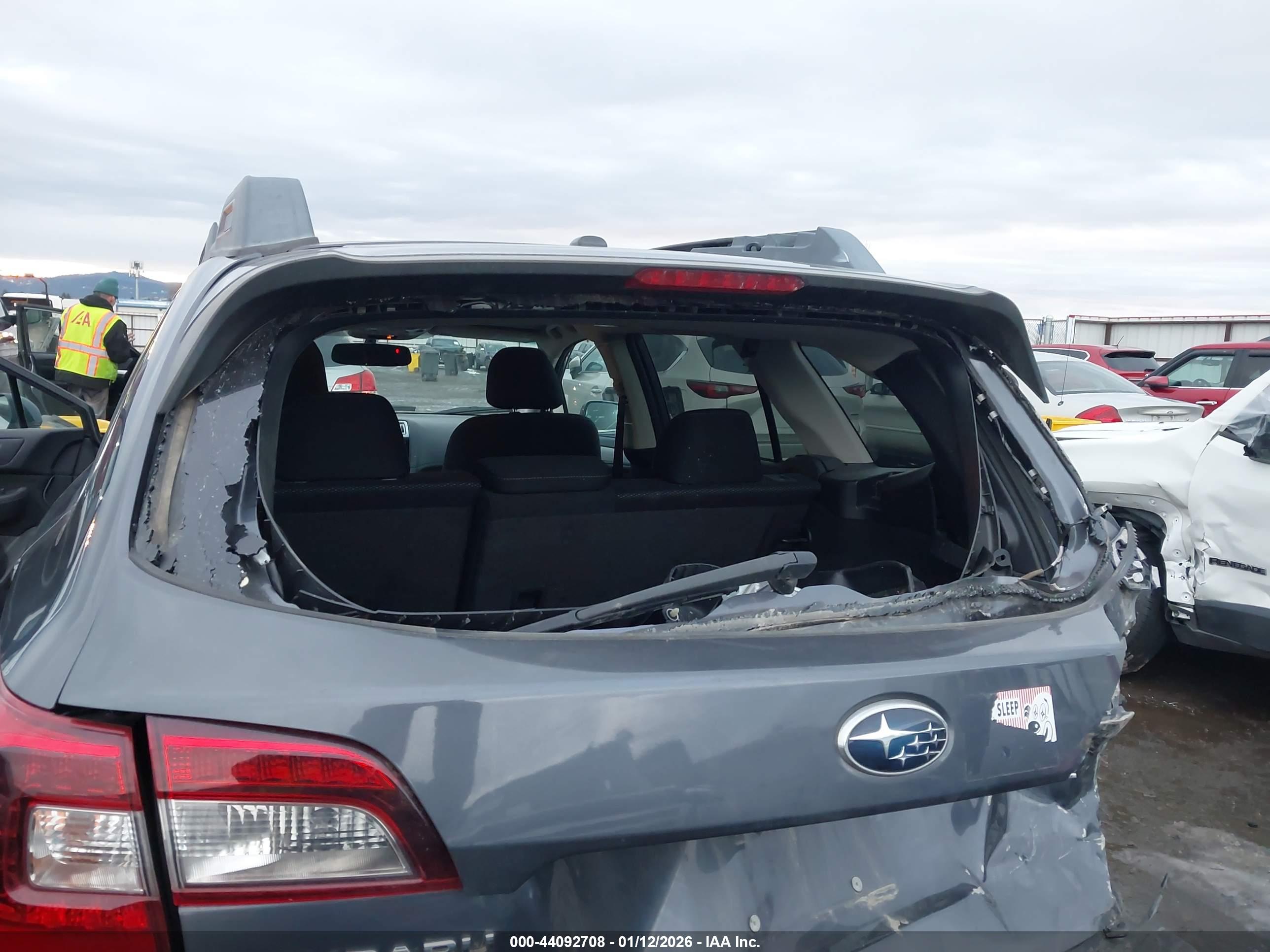 SUBARU OUTBACK image 6