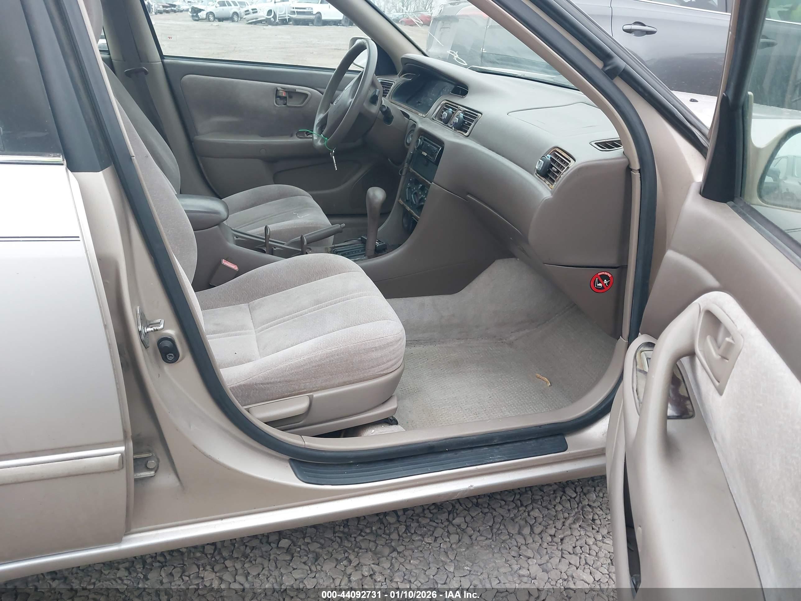 TOYOTA CAMRY image 5