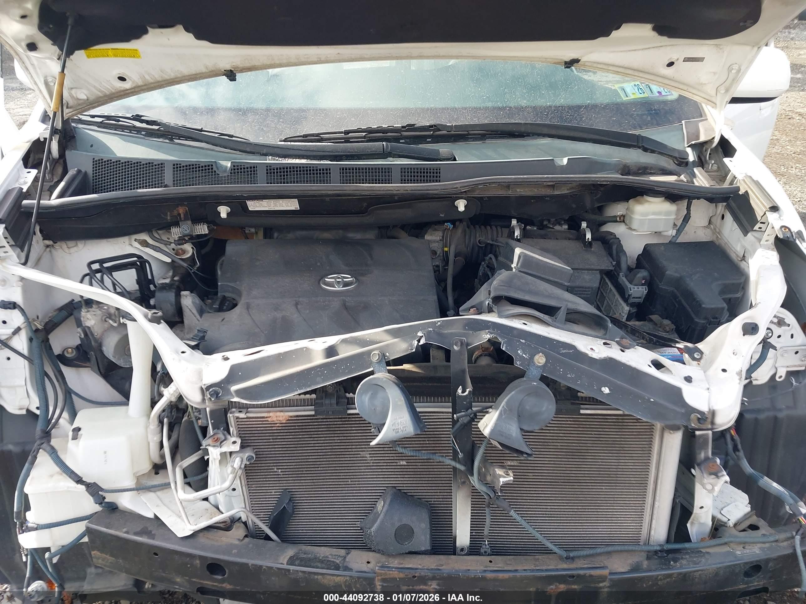 TOYOTA SIENNA image 10