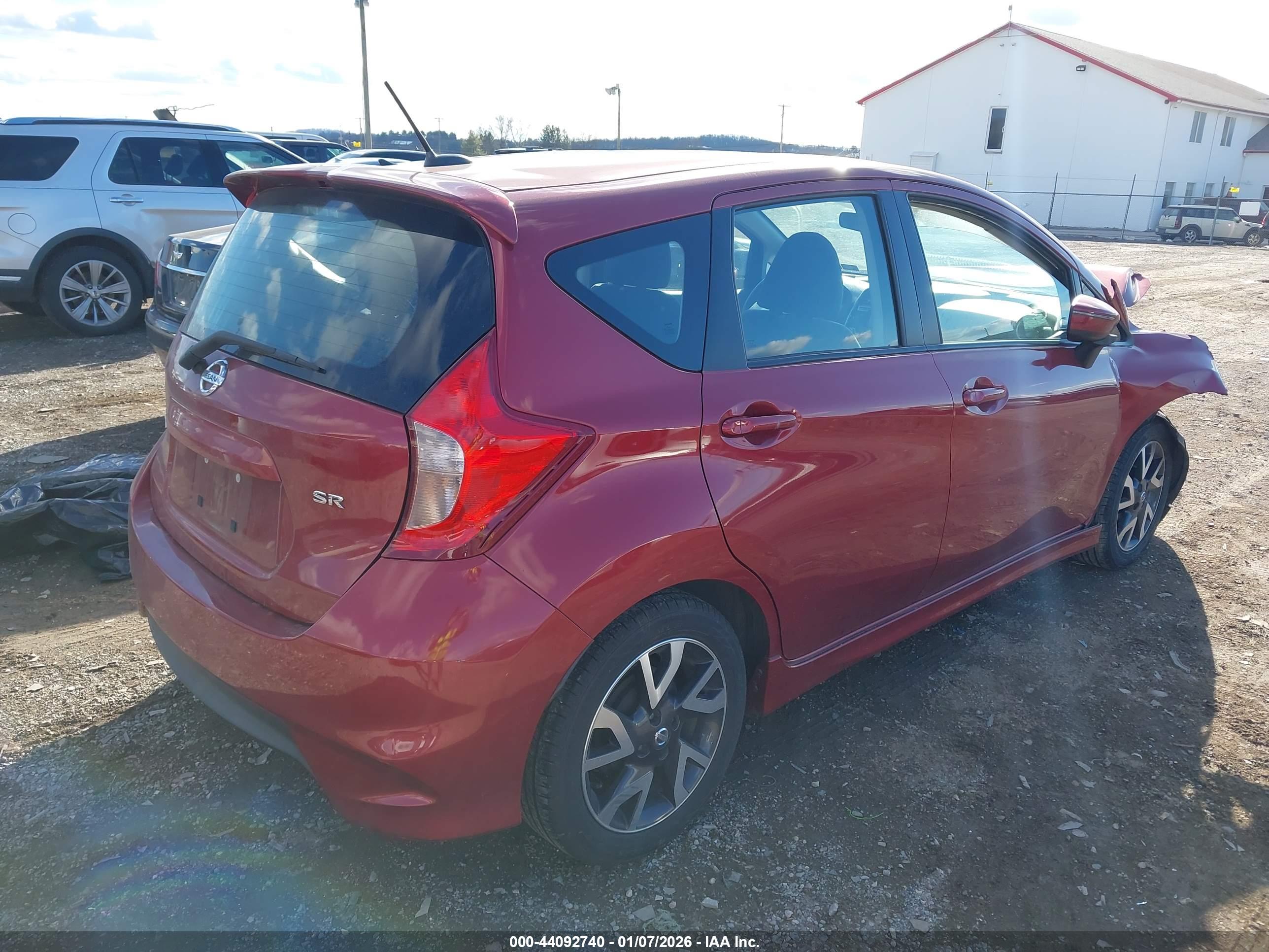 NISSAN VERSA image 4