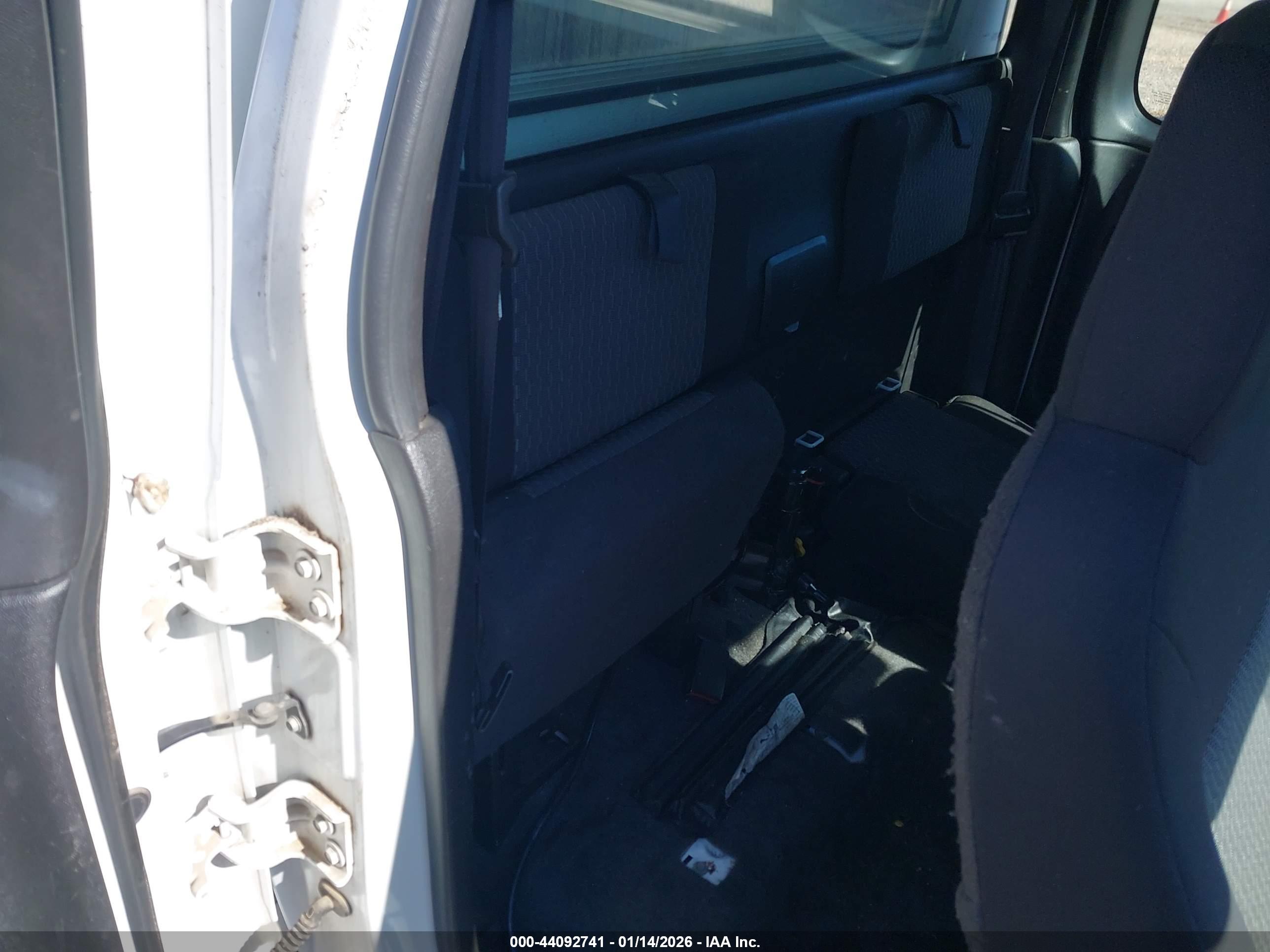 CHEVROLET COLORADO image 8