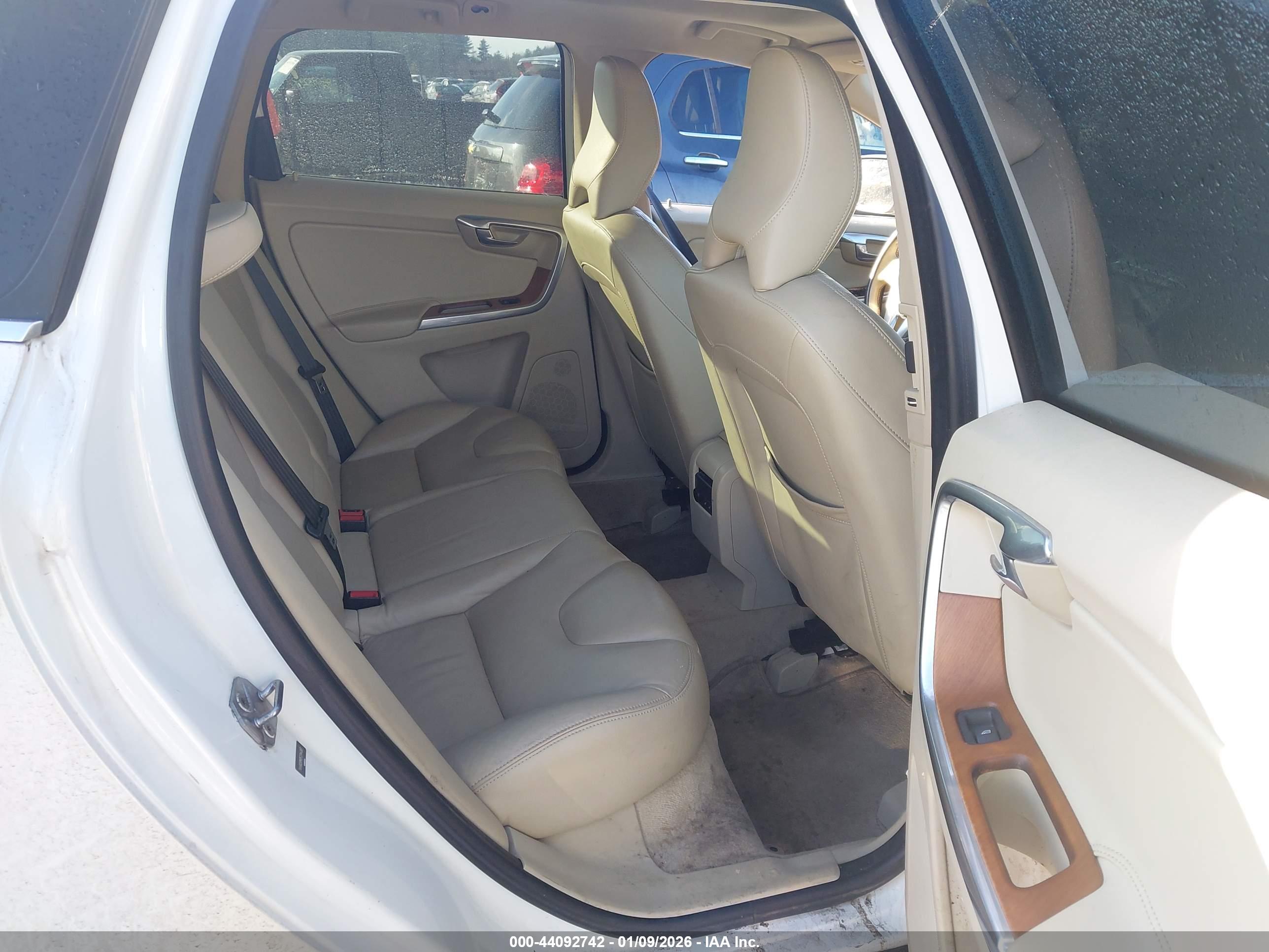 VOLVO XC60 image 8