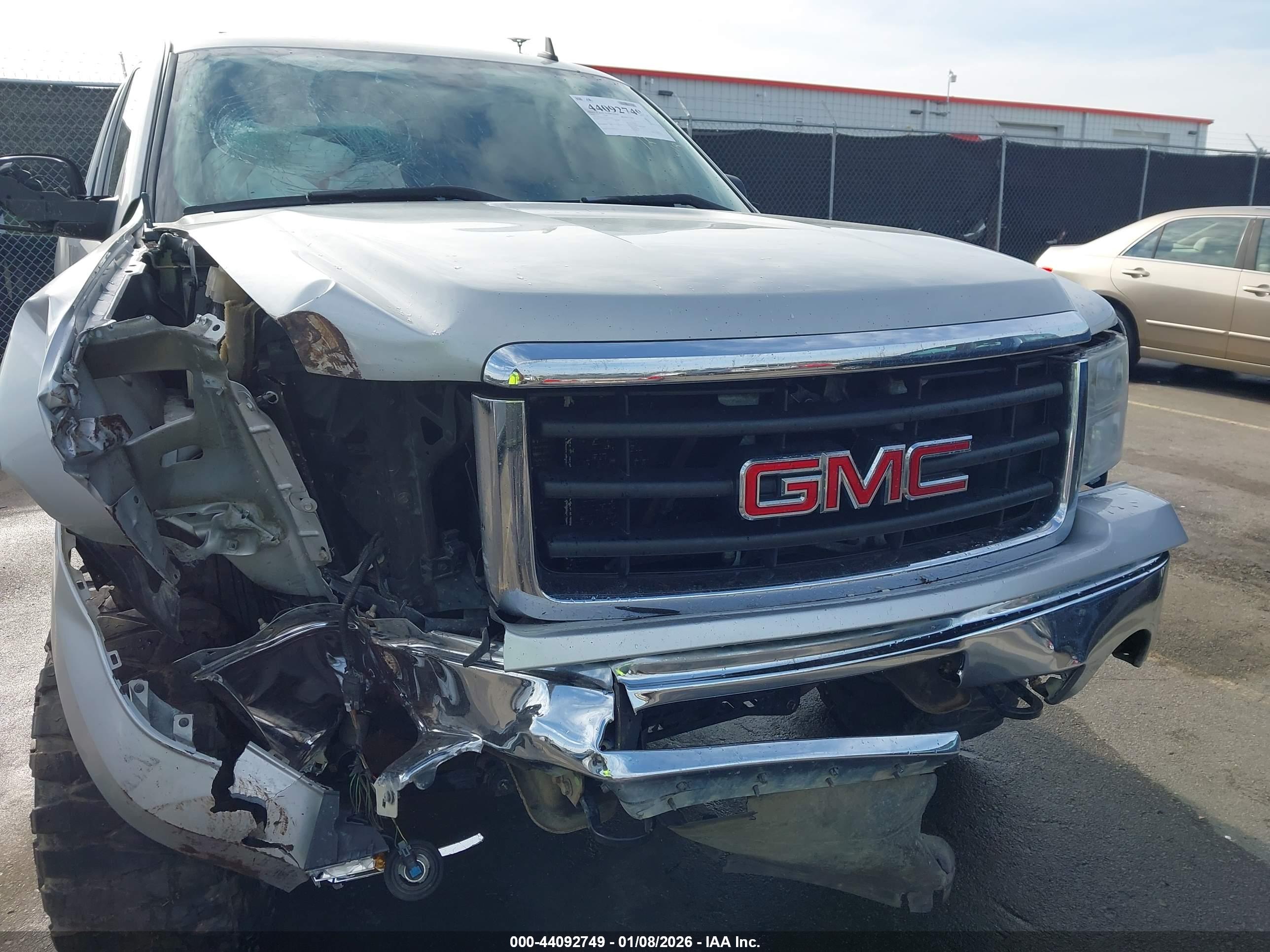 GMC SIERRA image 6