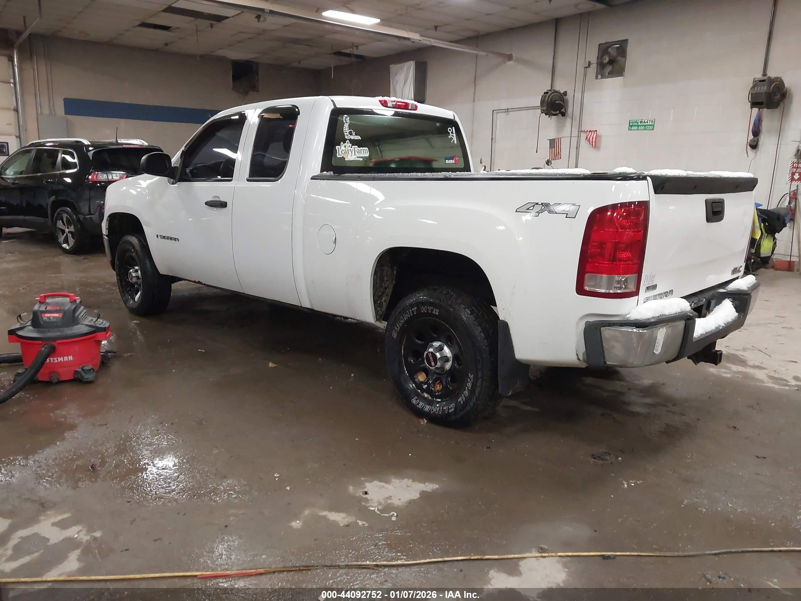 GMC SIERRA image 3