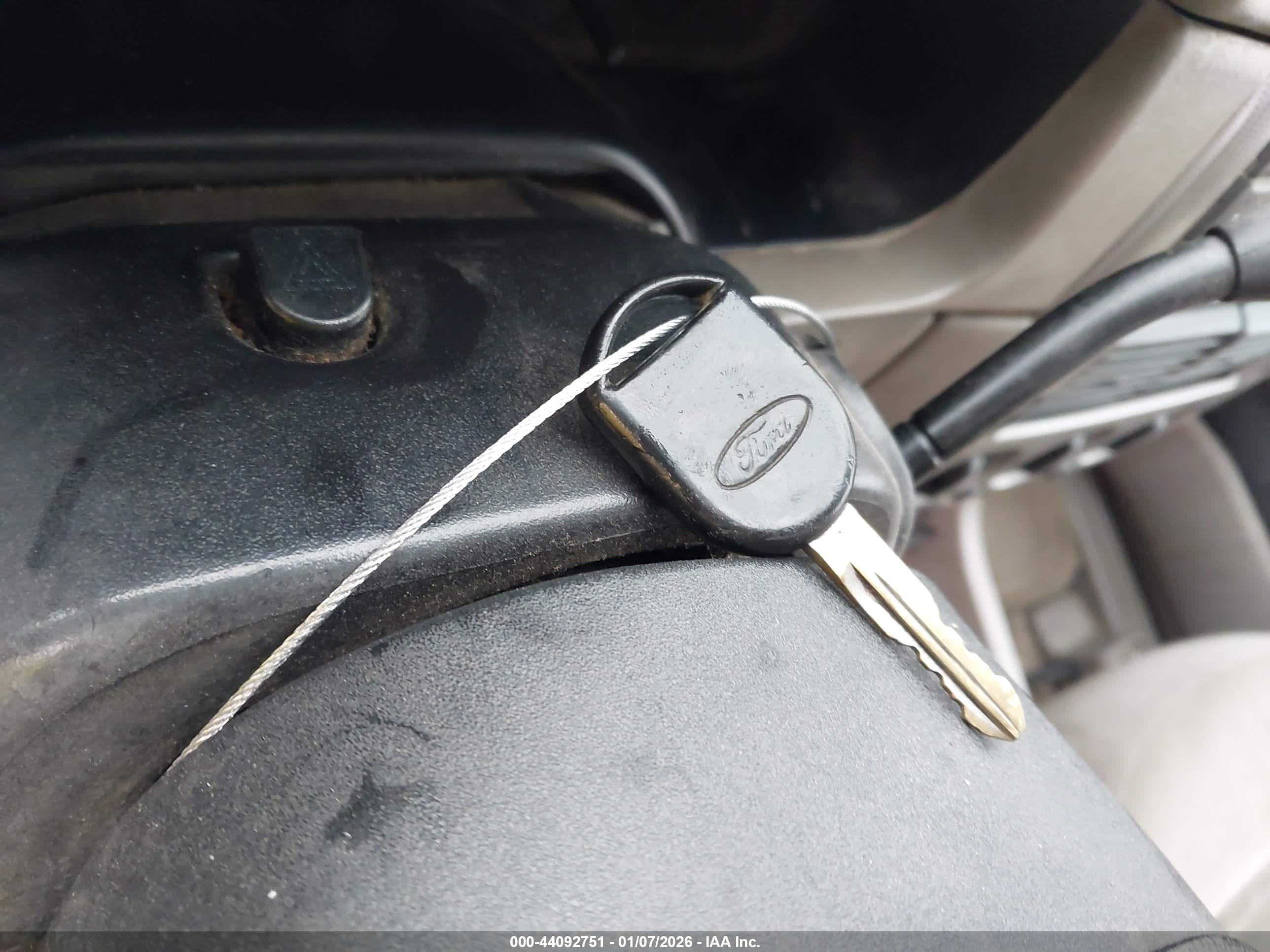 FORD EXPLORER image 11
