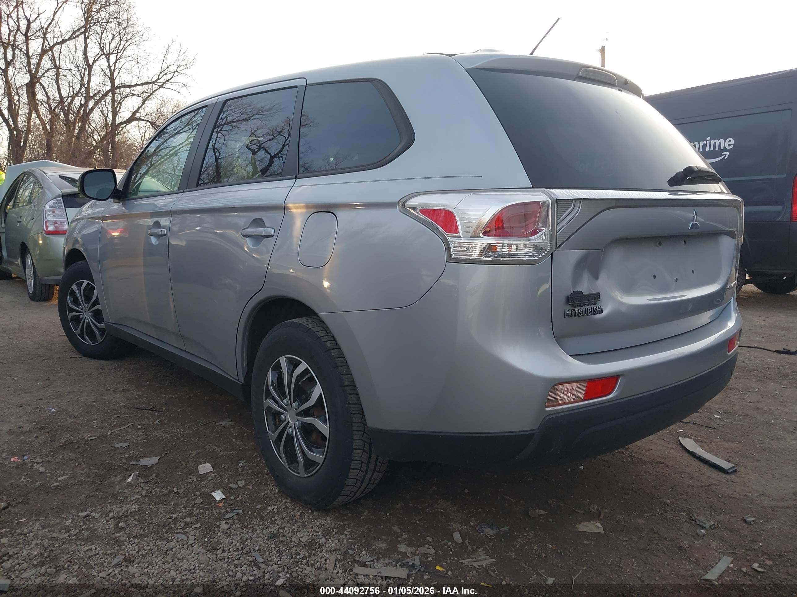 MITSUBISHI OUTLANDER image 3