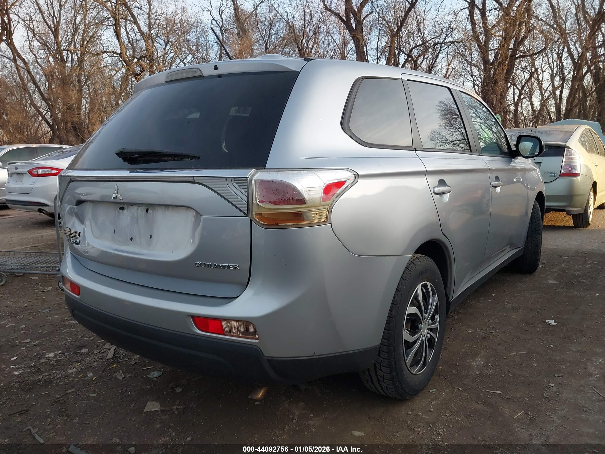 MITSUBISHI OUTLANDER image 4