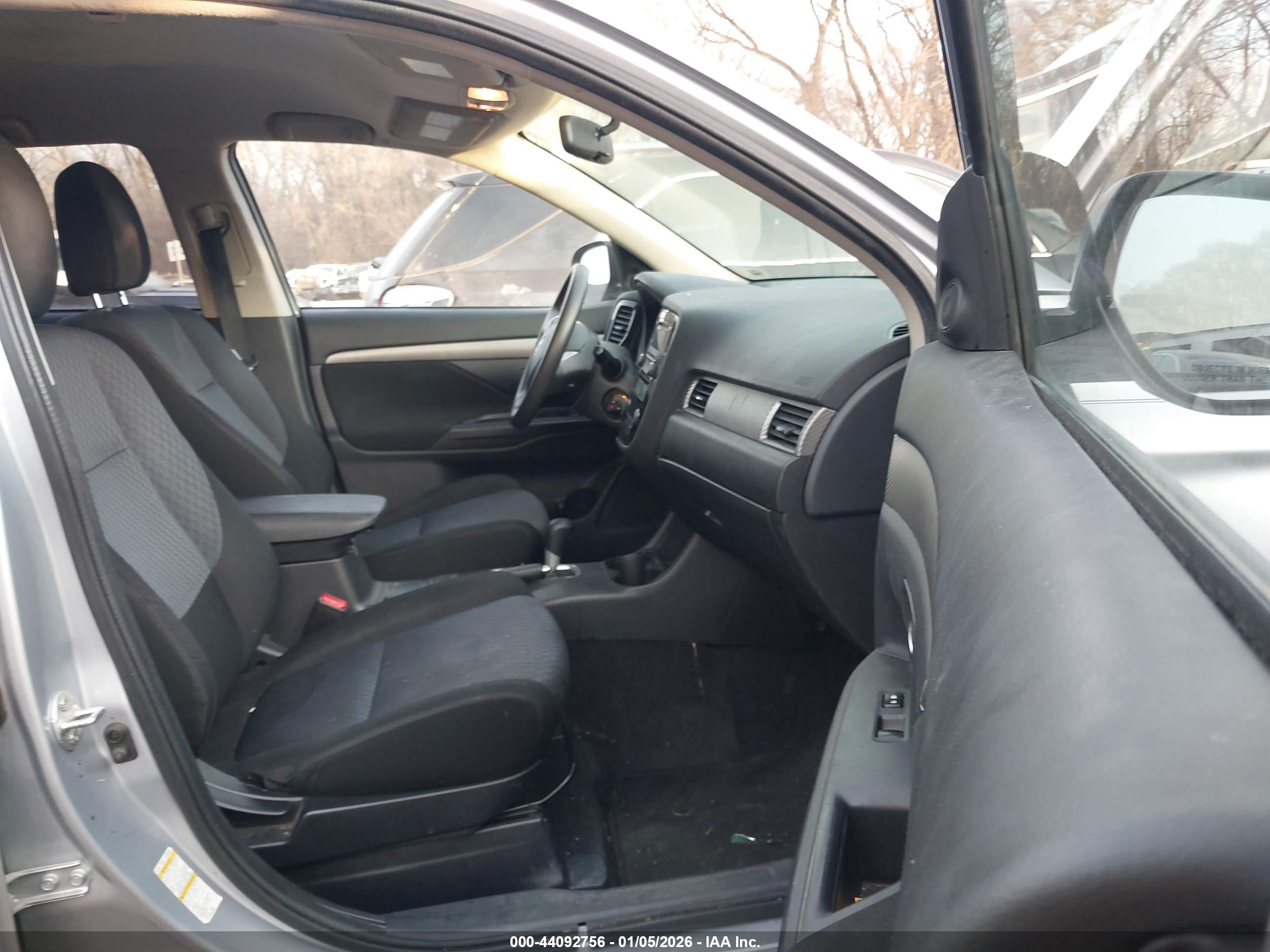 MITSUBISHI OUTLANDER image 5