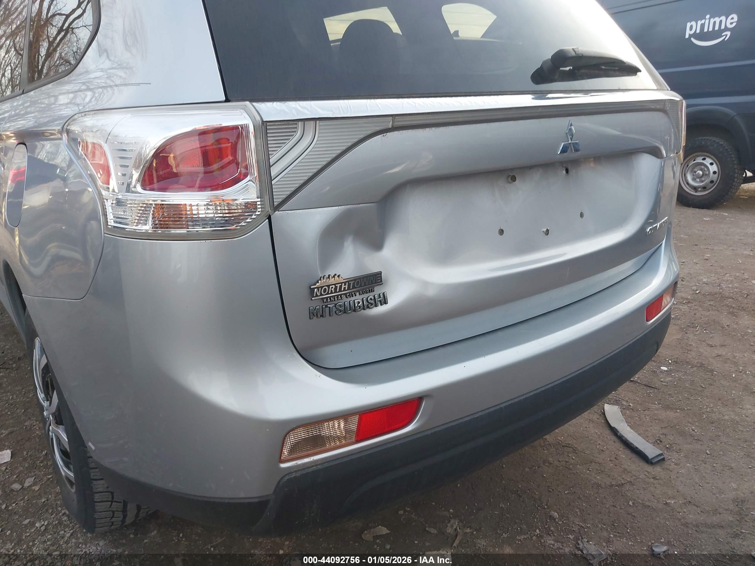 MITSUBISHI OUTLANDER image 6