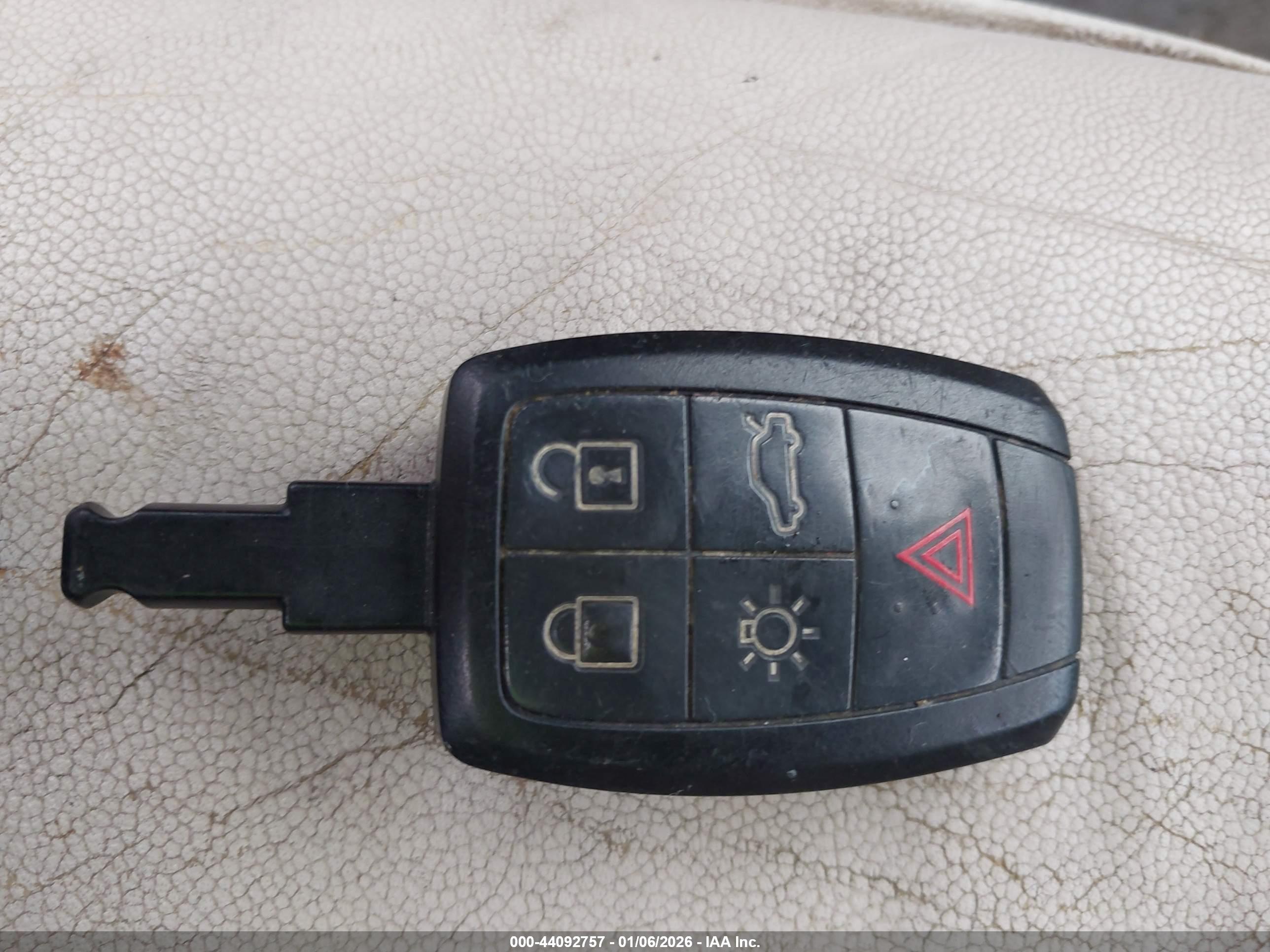 VOLVO C70 image 11