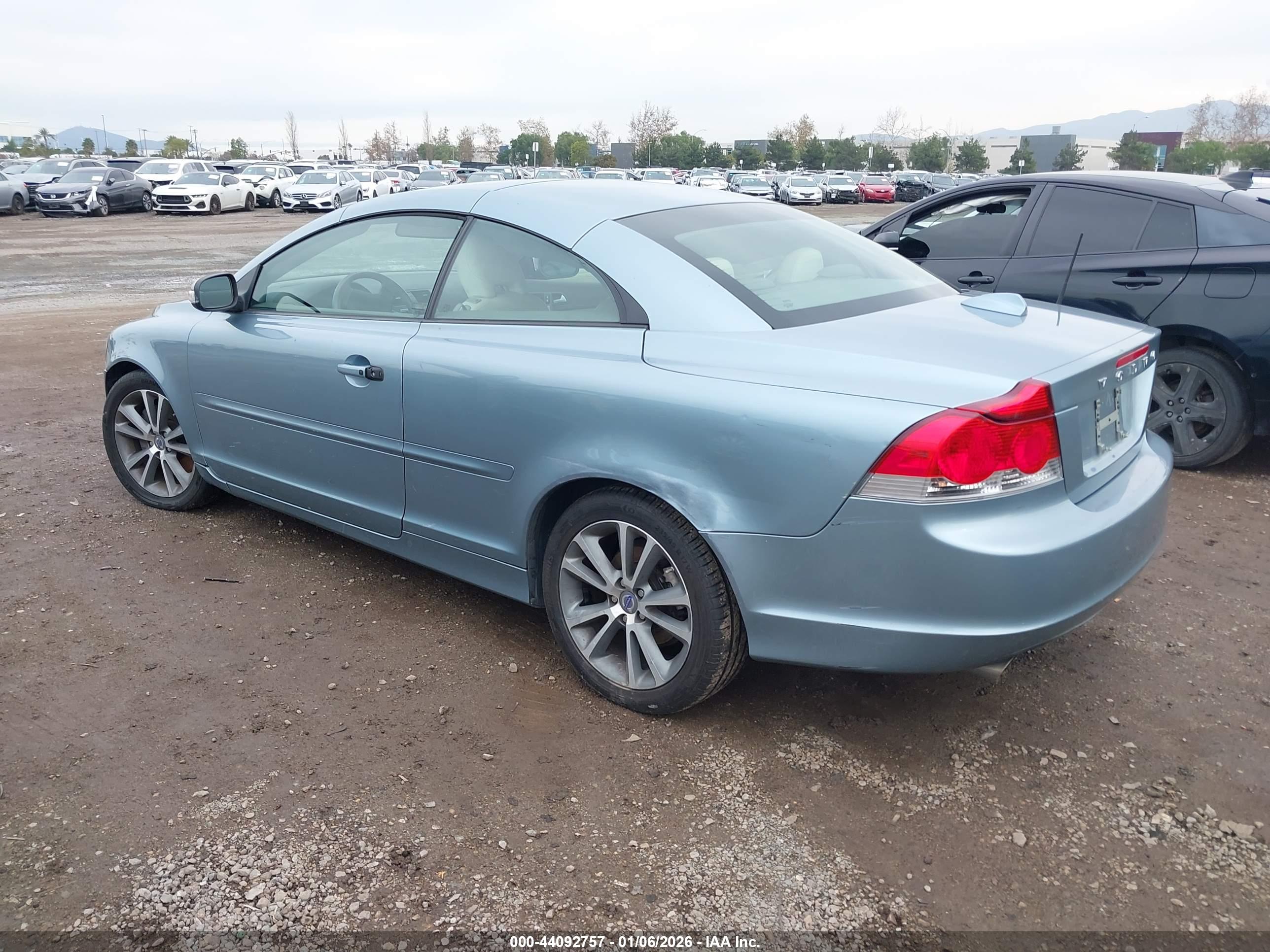 VOLVO C70 image 3