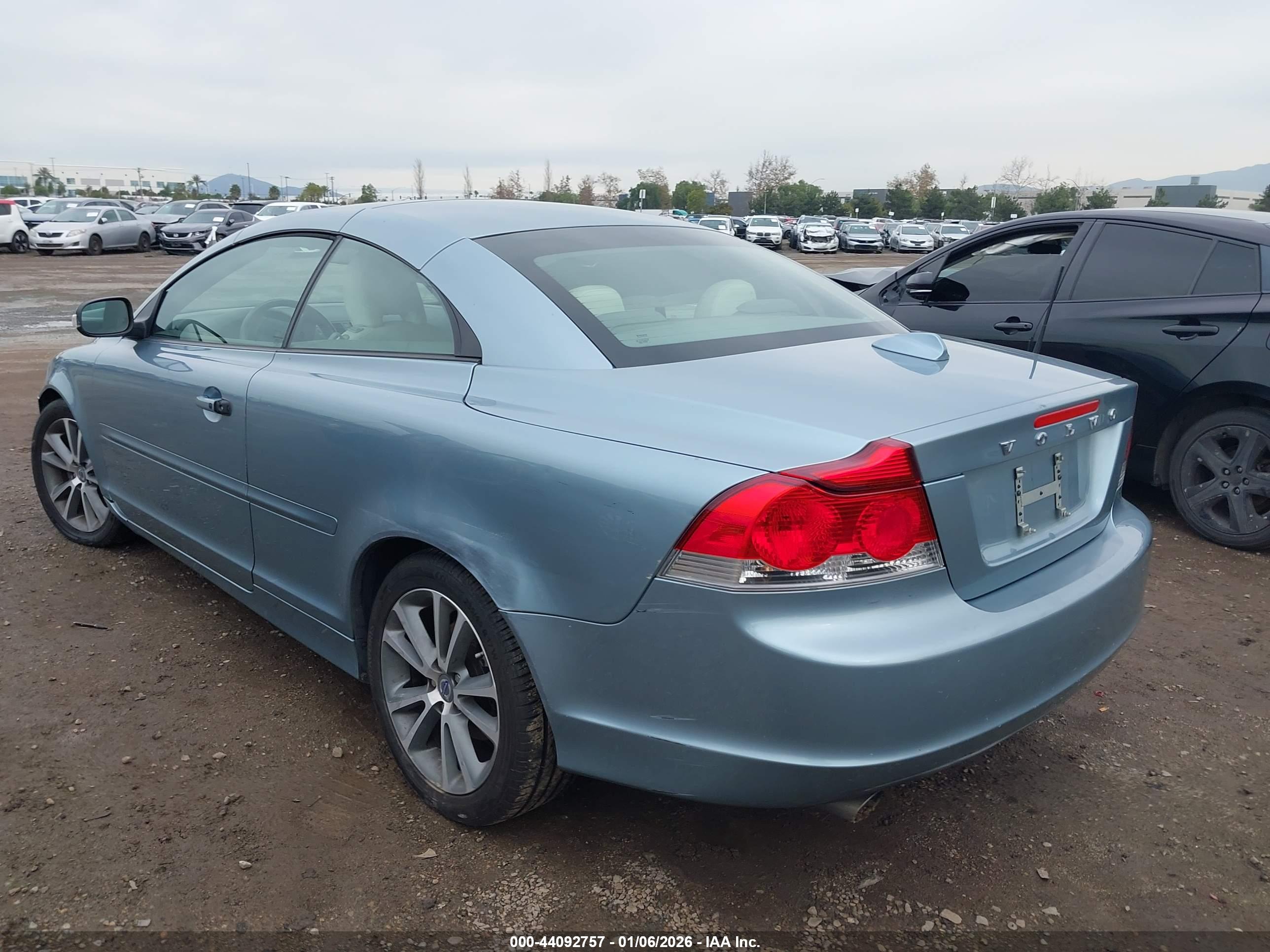 VOLVO C70 image 6
