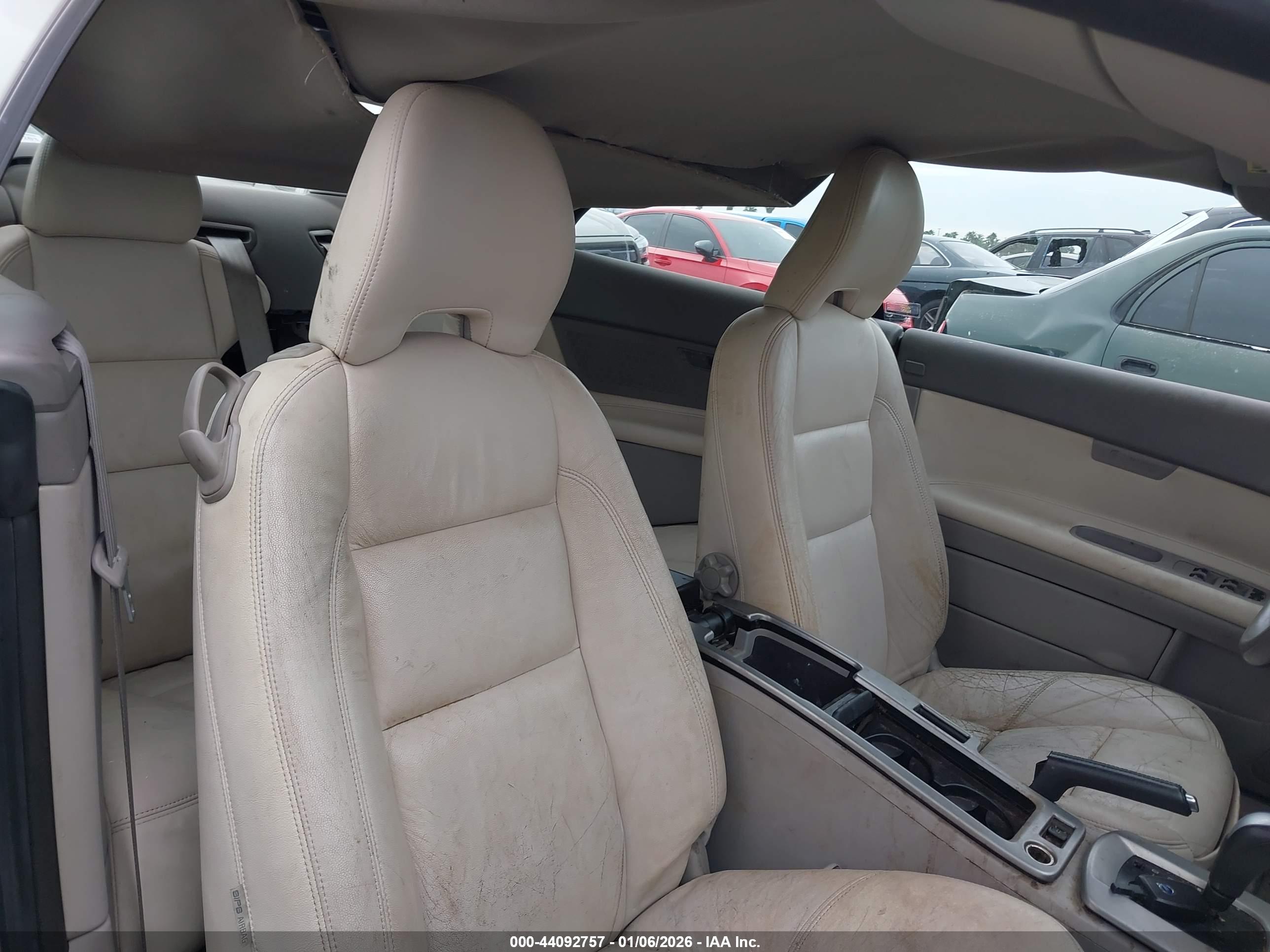 VOLVO C70 image 8