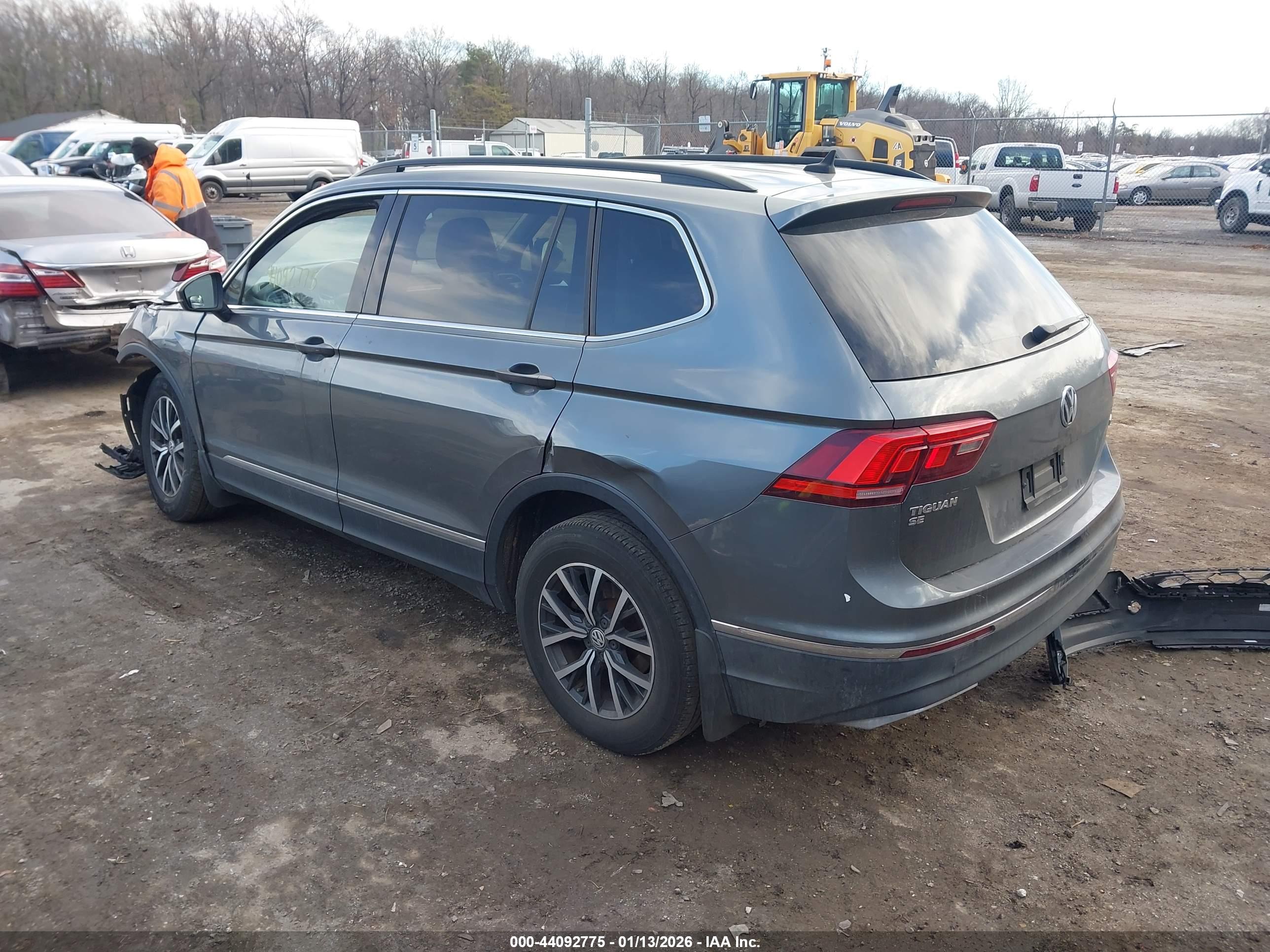 VOLKSWAGEN TIGUAN image 3