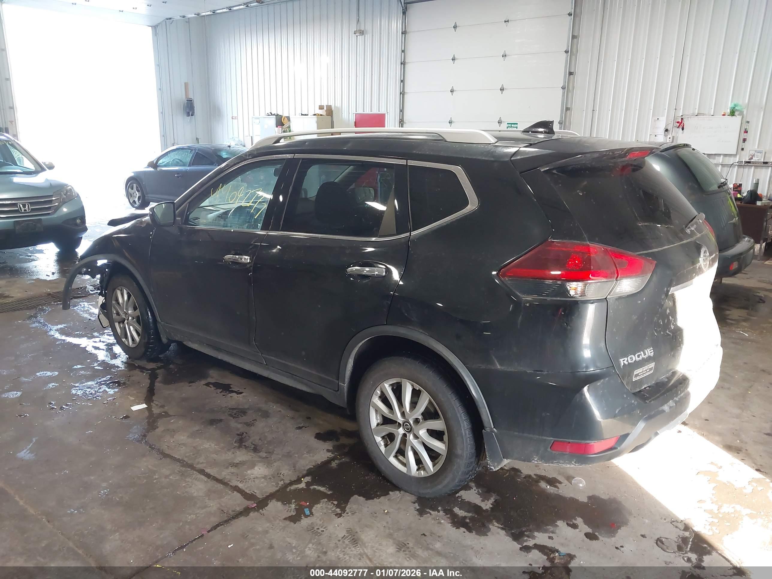 NISSAN ROGUE image 3