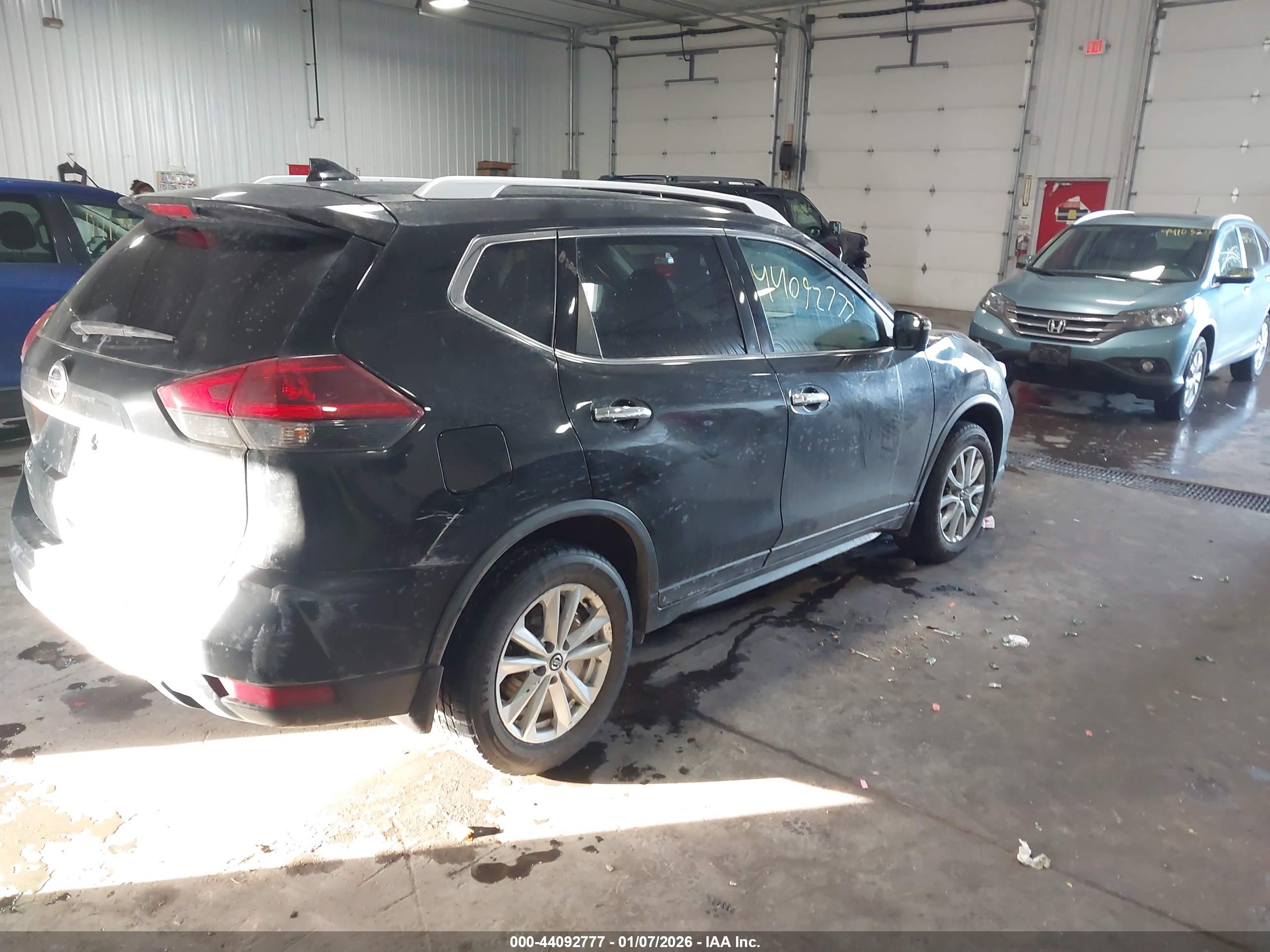 NISSAN ROGUE image 4