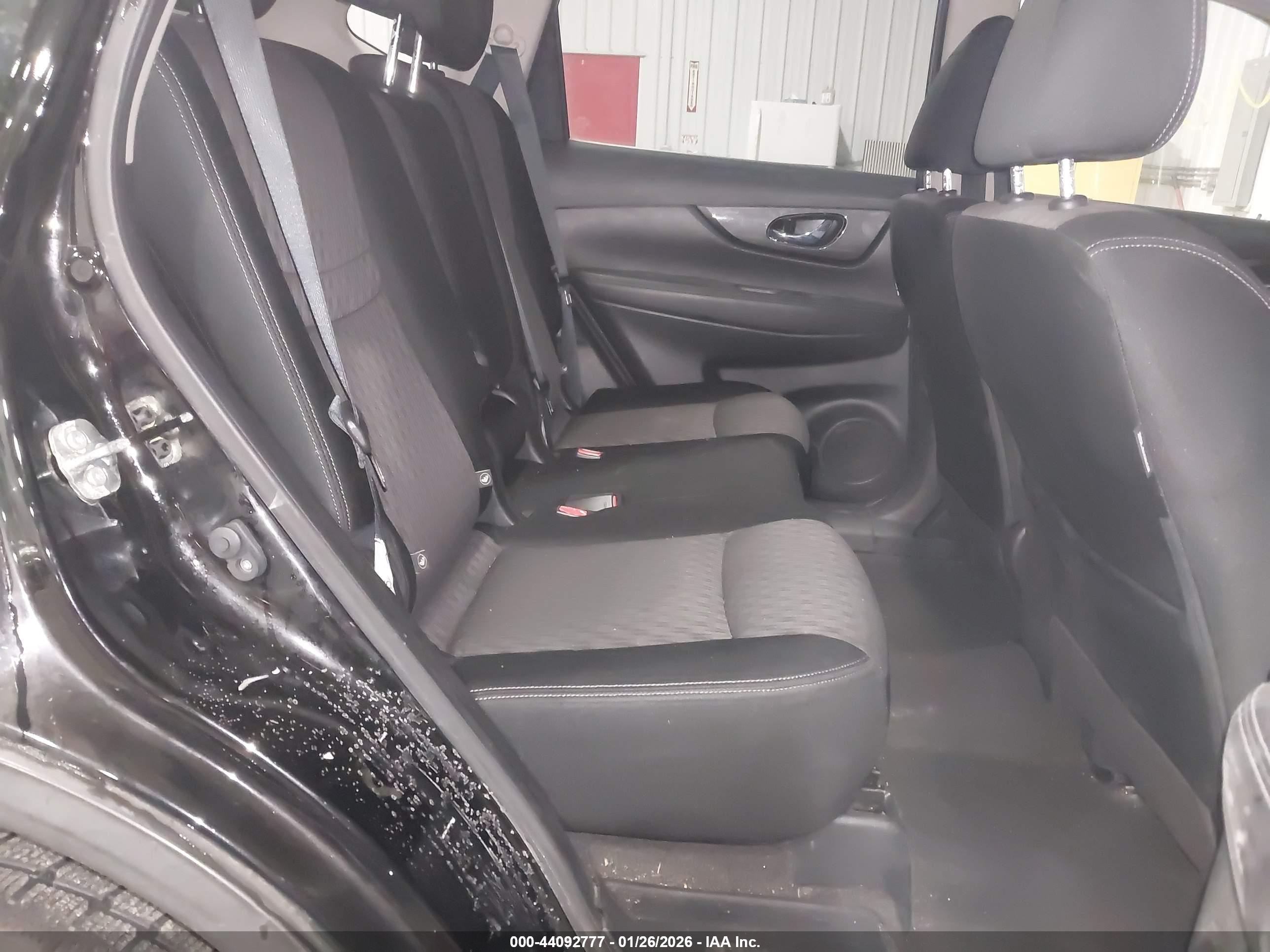 NISSAN ROGUE image 8