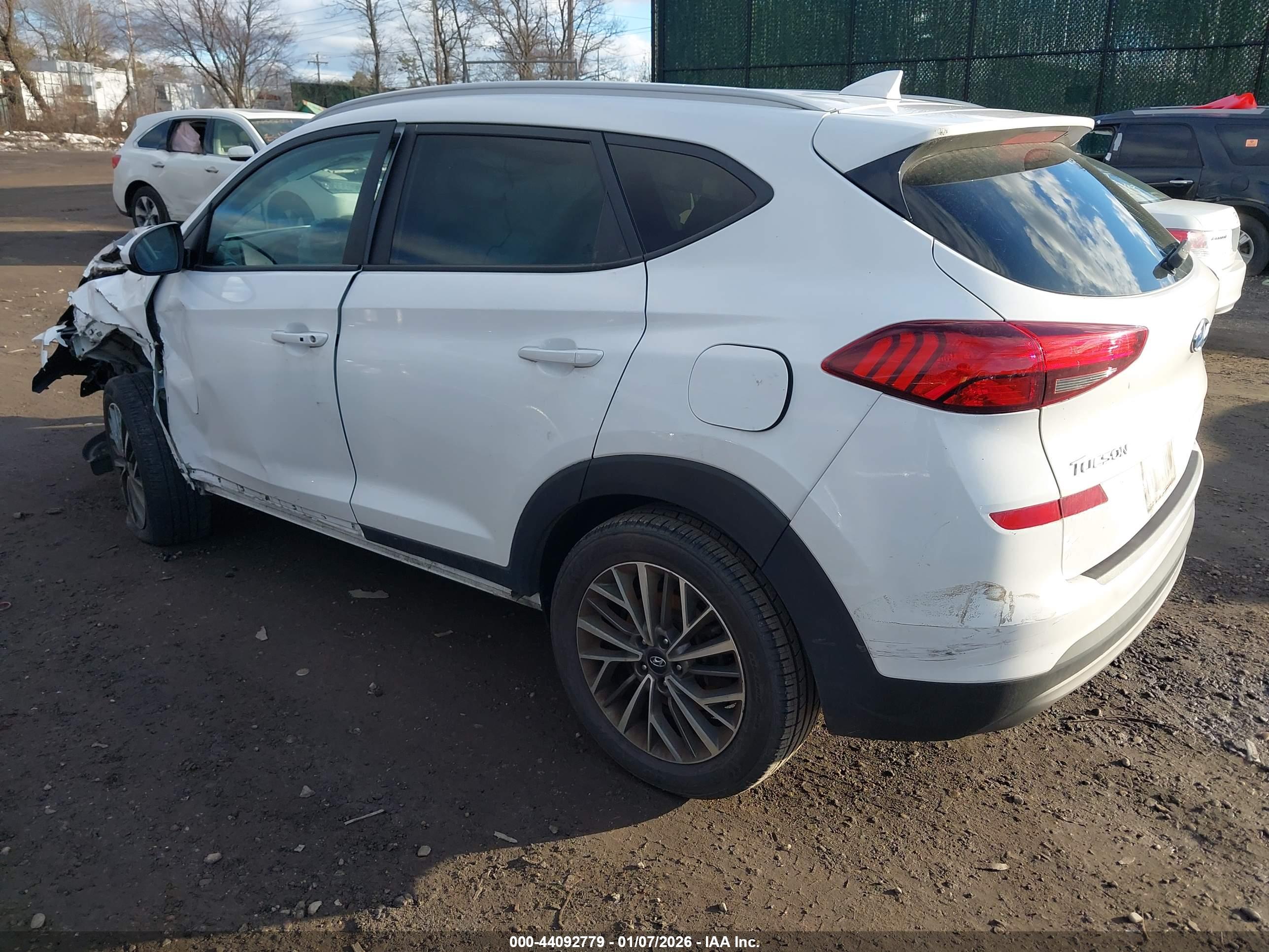 HYUNDAI TUCSON image 3