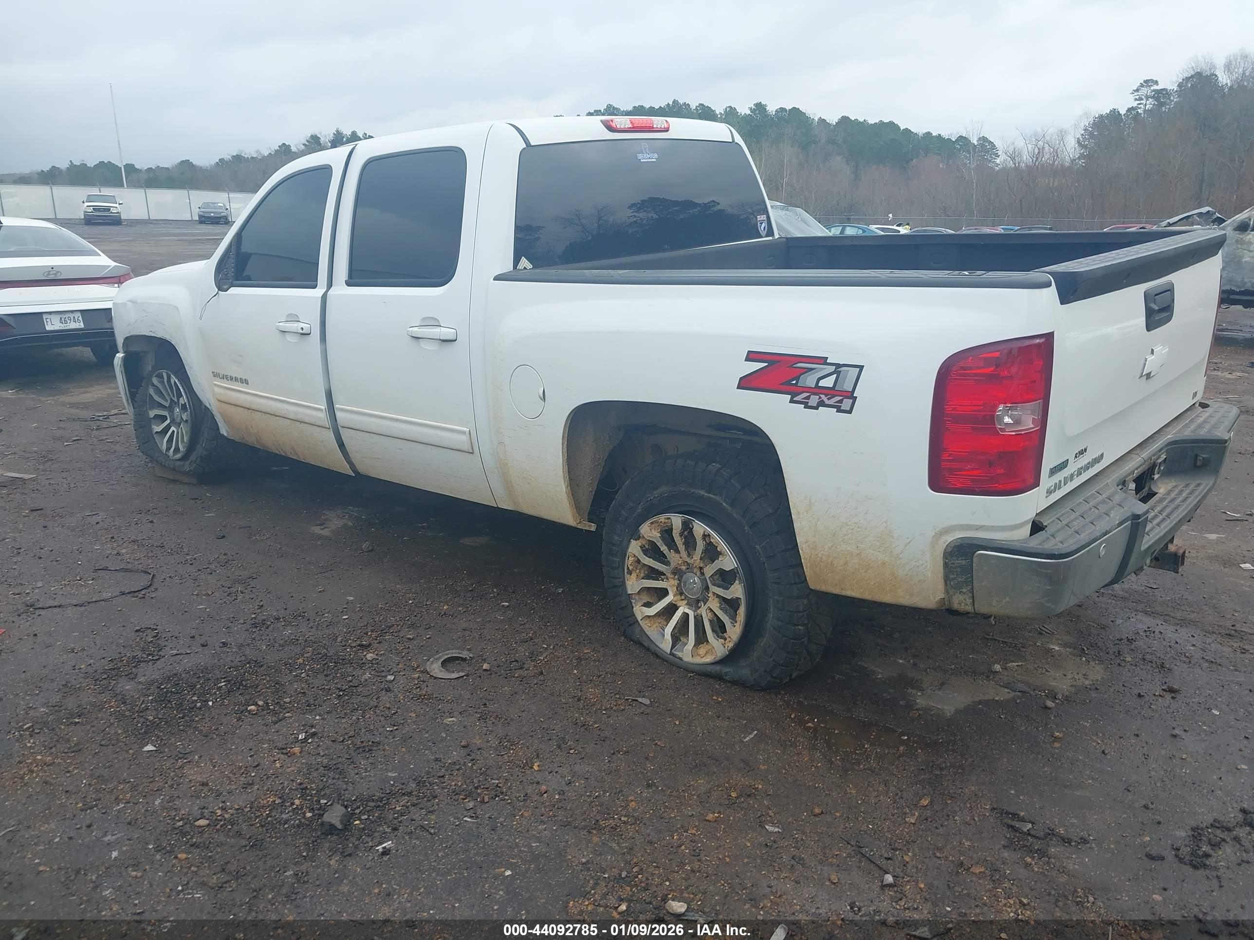 CHEVROLET SILVERADO image 3