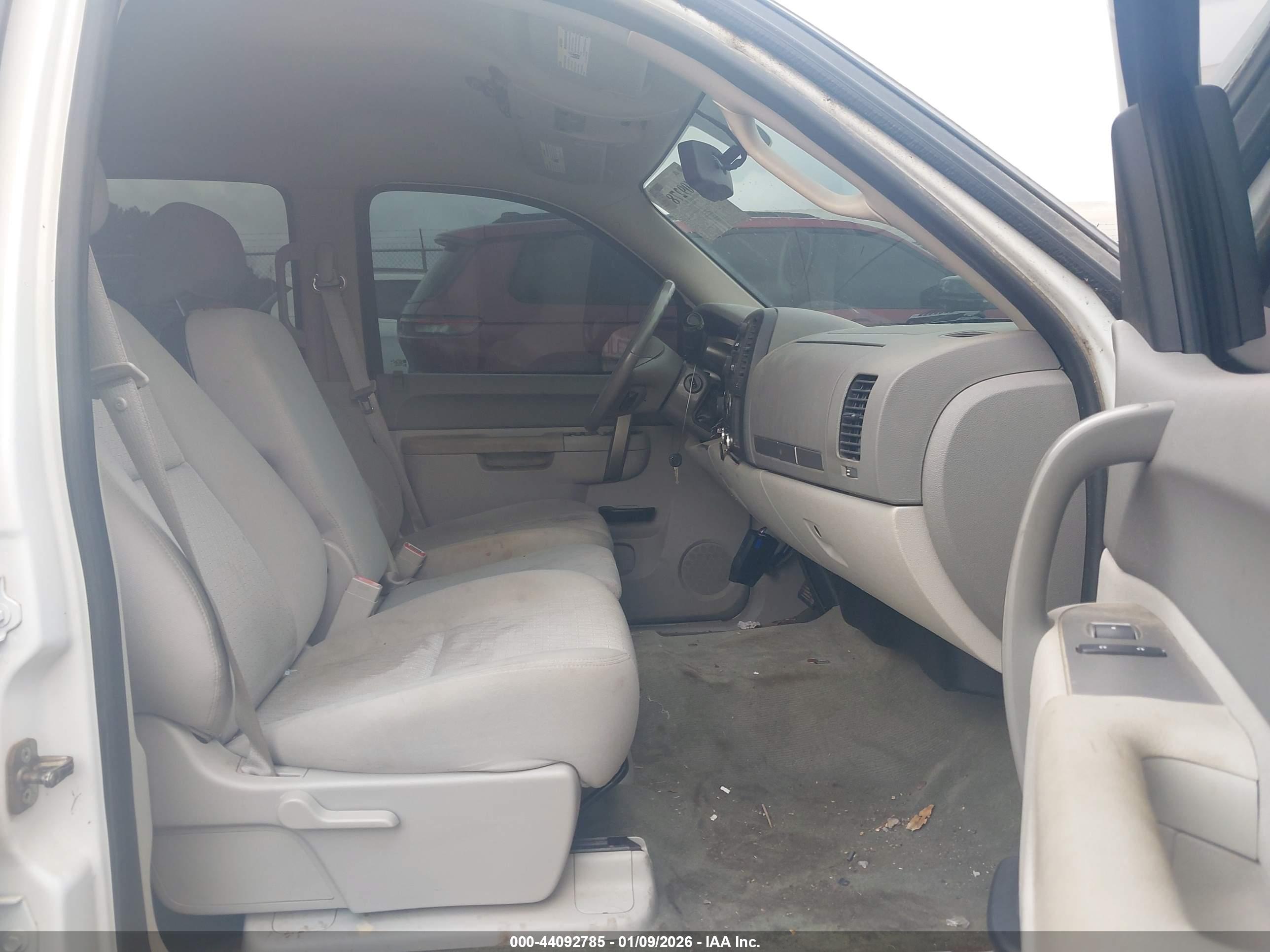 CHEVROLET SILVERADO image 5