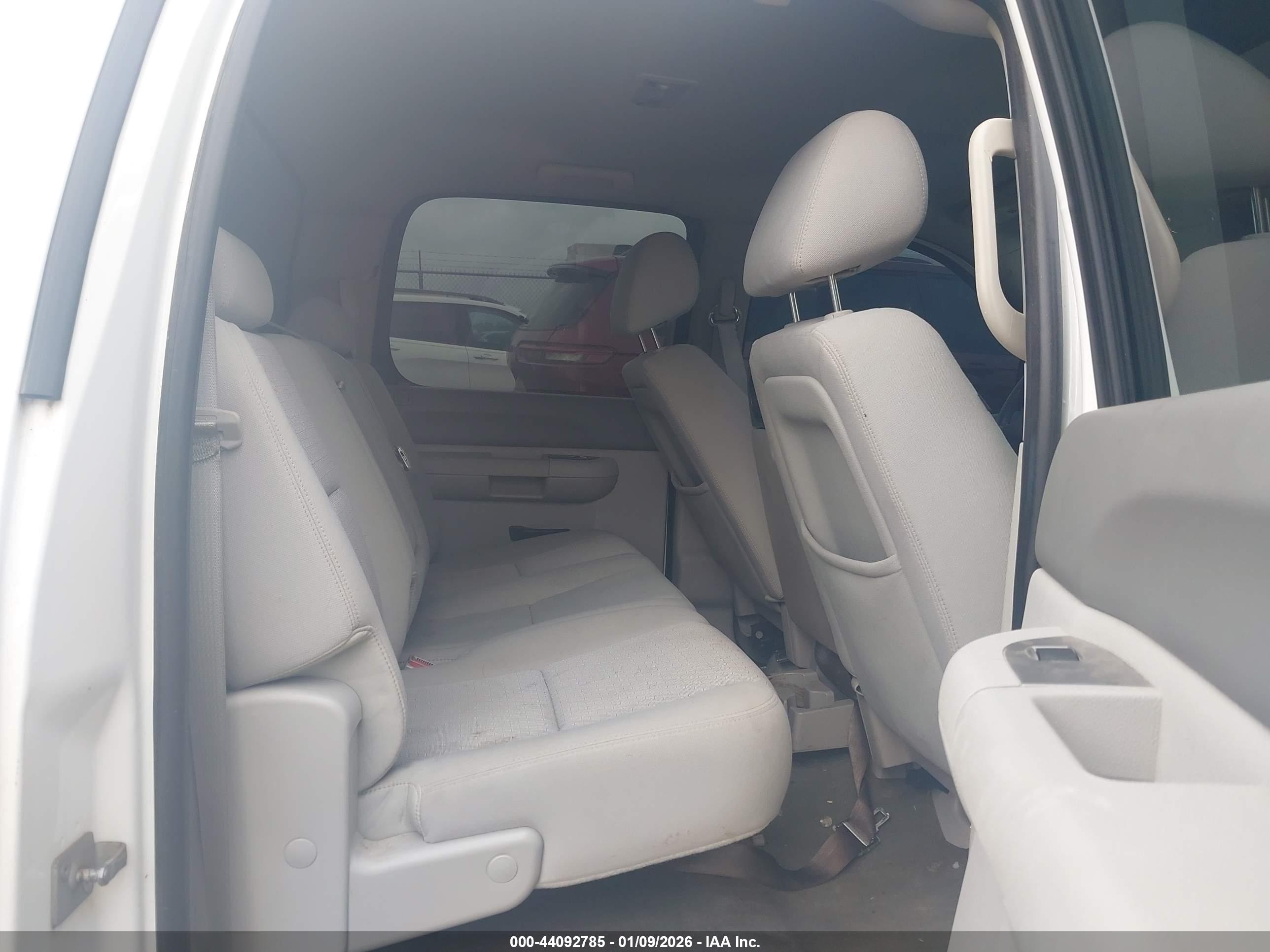 CHEVROLET SILVERADO image 8