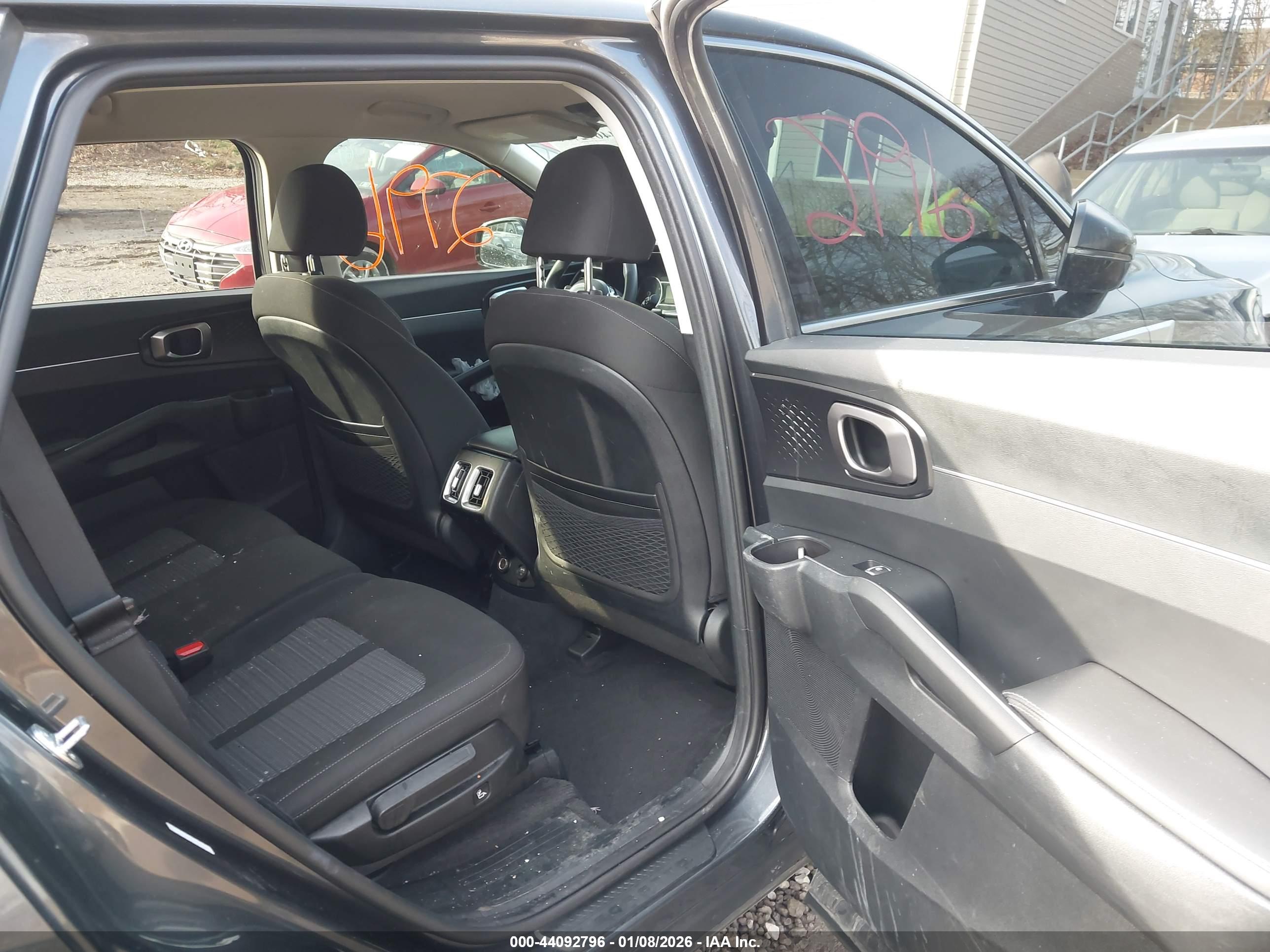 KIA SORENTO image 8