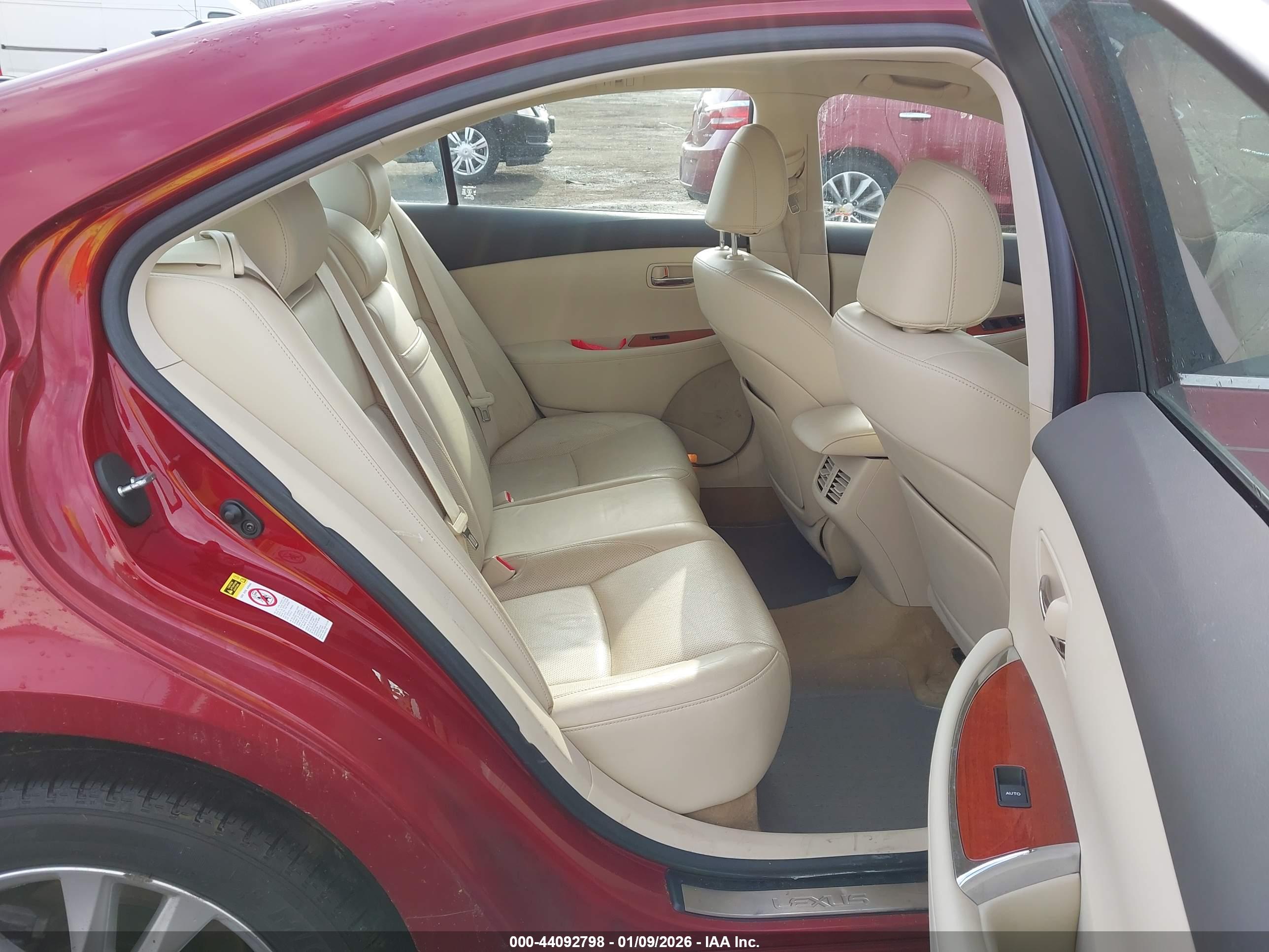 LEXUS ES image 8