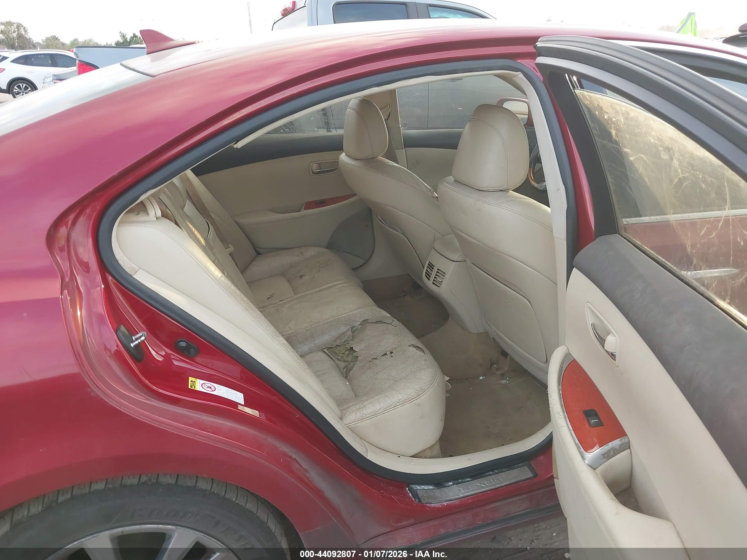 LEXUS ES image 8