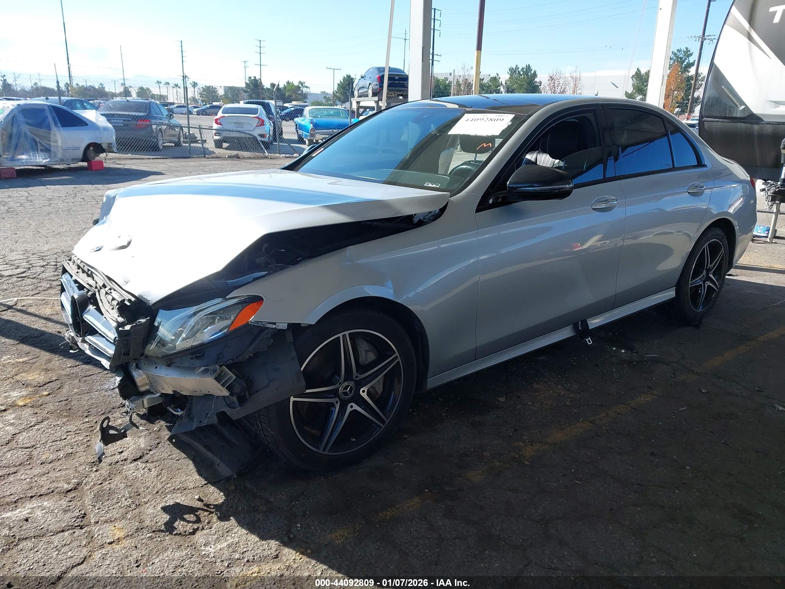 MERCEDES-BENZ E image 2