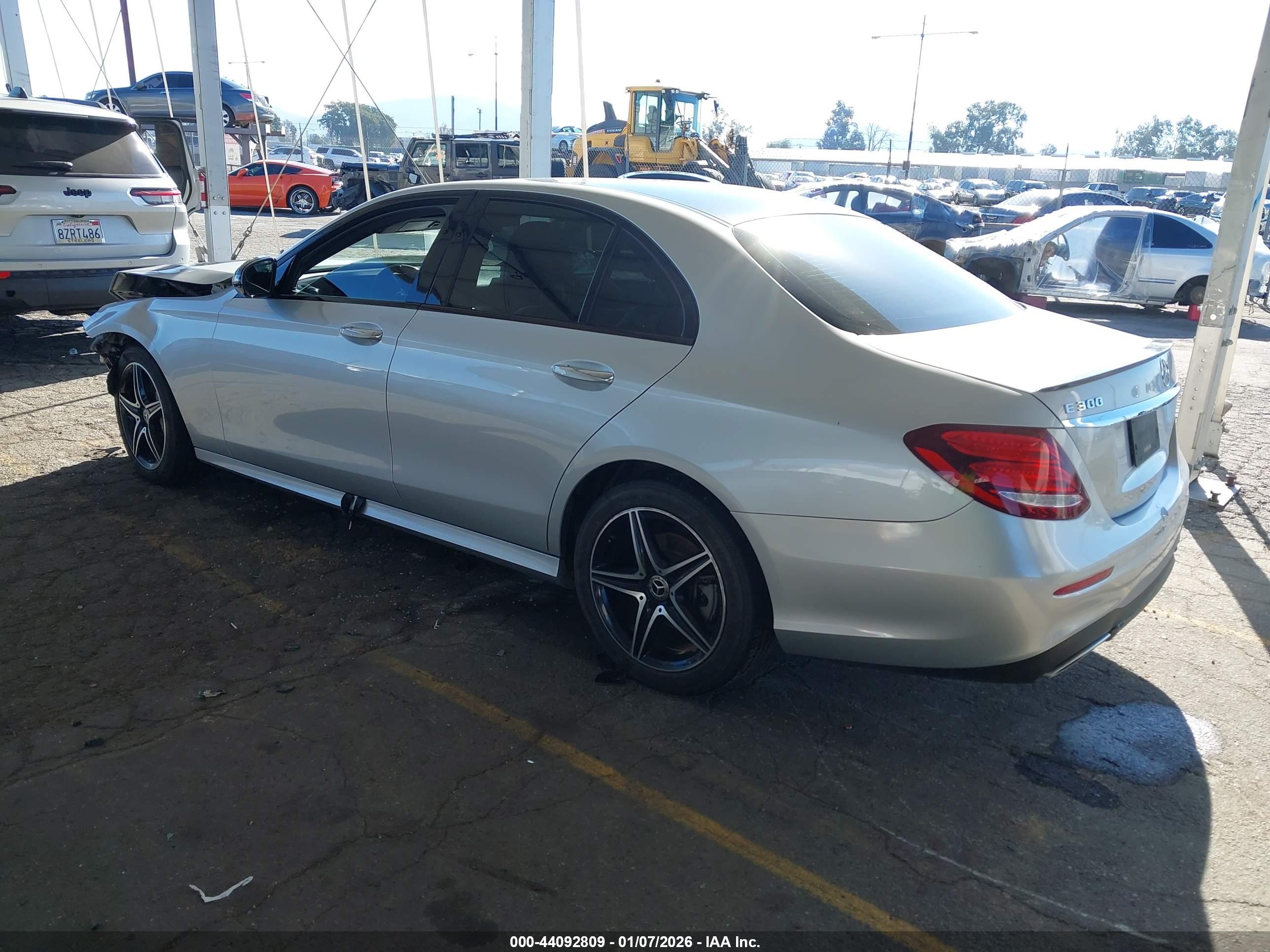 MERCEDES-BENZ E image 3