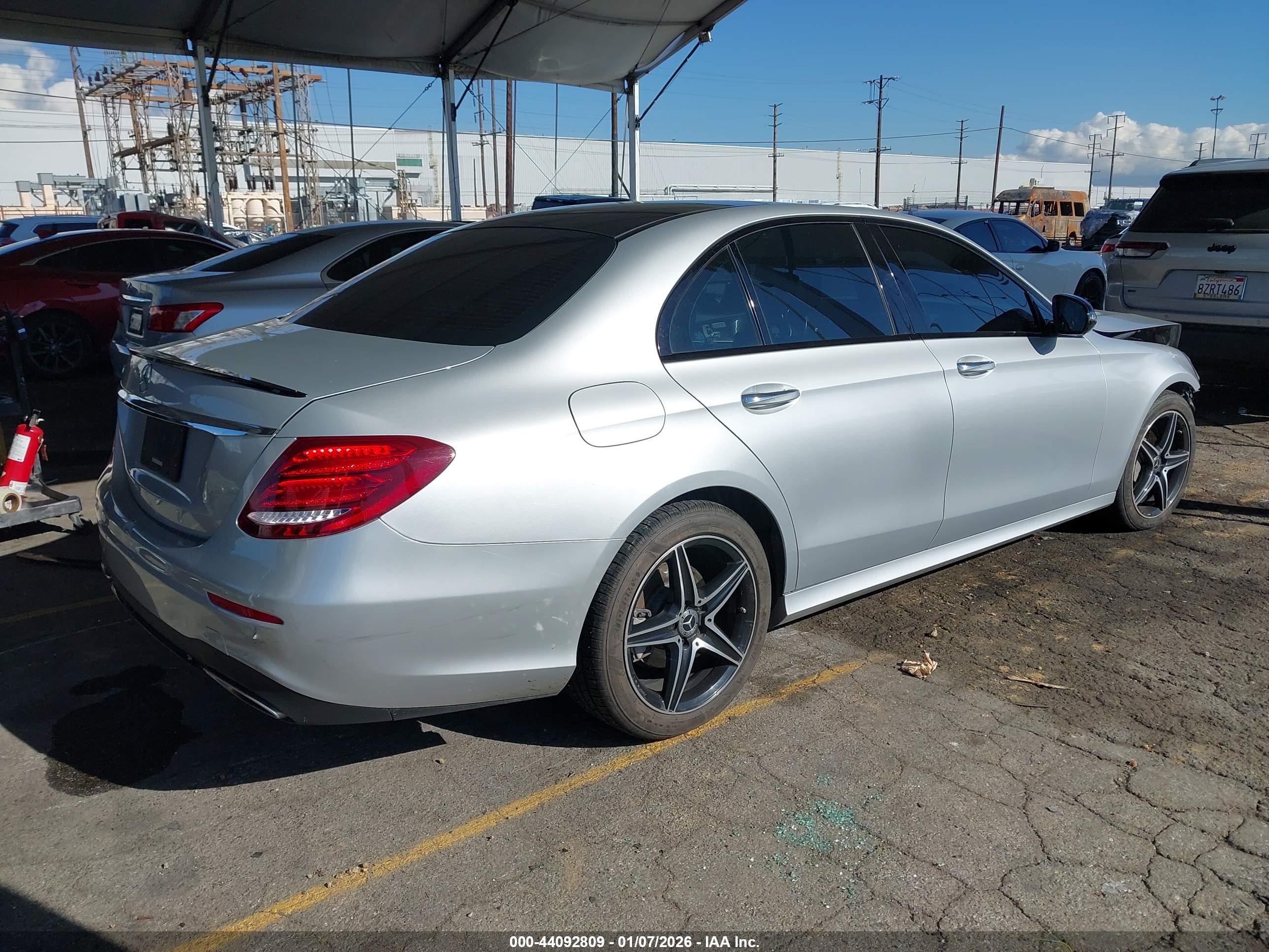 MERCEDES-BENZ E image 4
