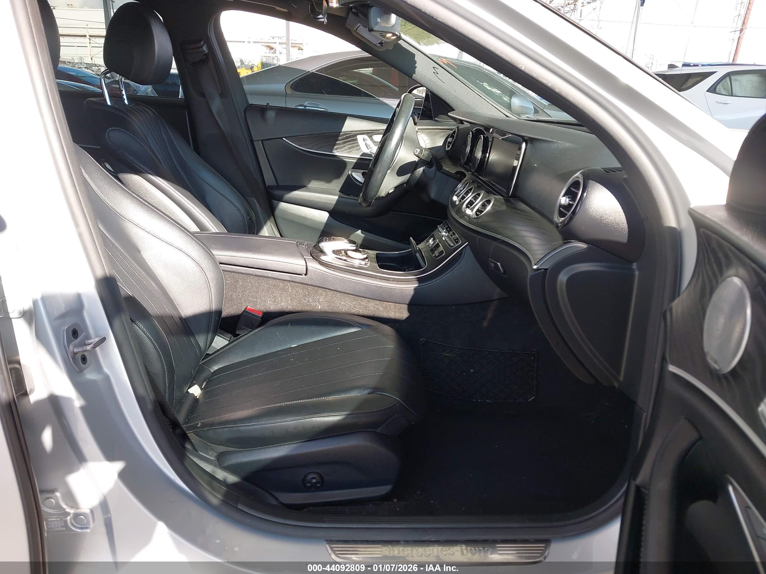MERCEDES-BENZ E image 5