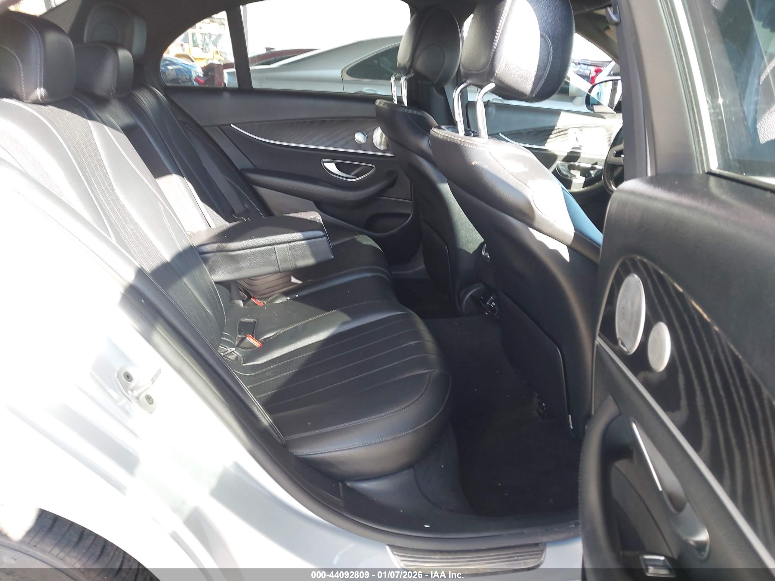 MERCEDES-BENZ E image 8