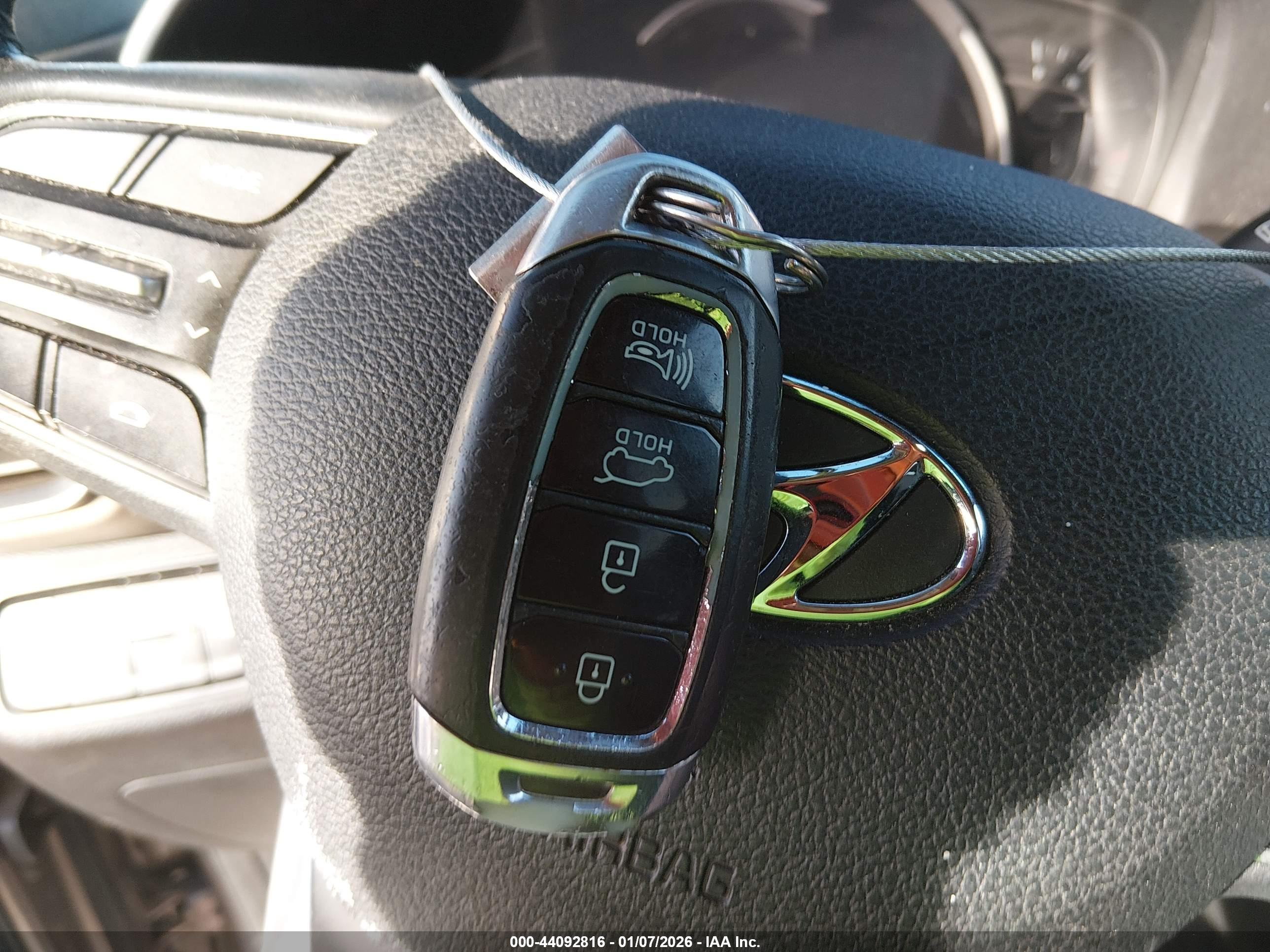 HYUNDAI SANTA image 11