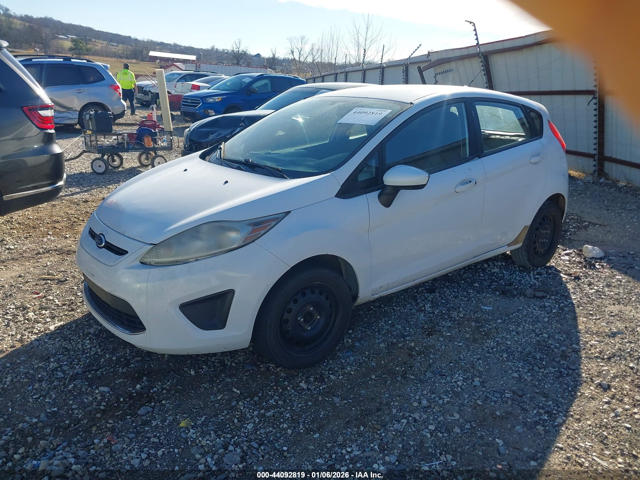 FORD FIESTA image 2