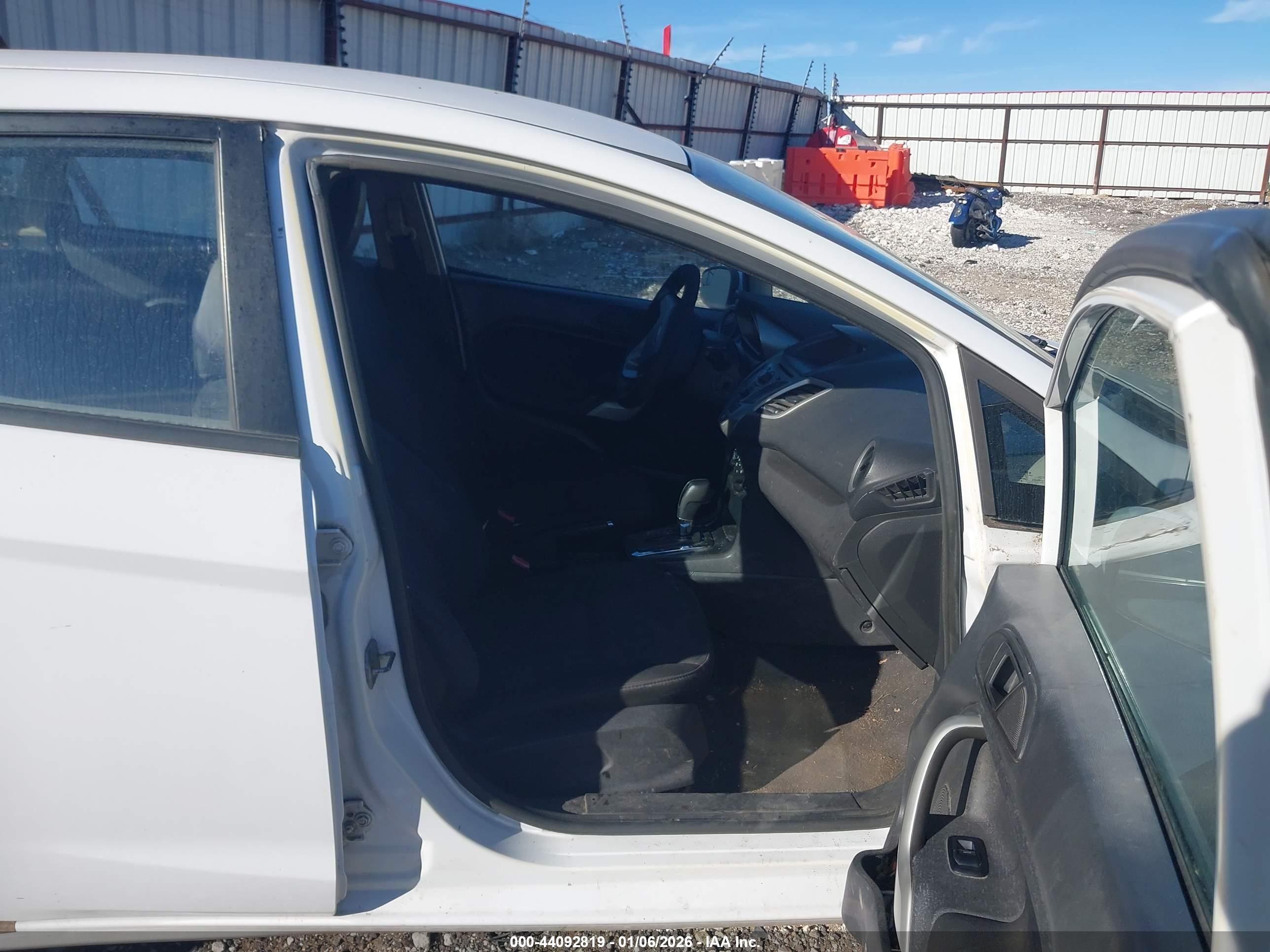 FORD FIESTA image 5