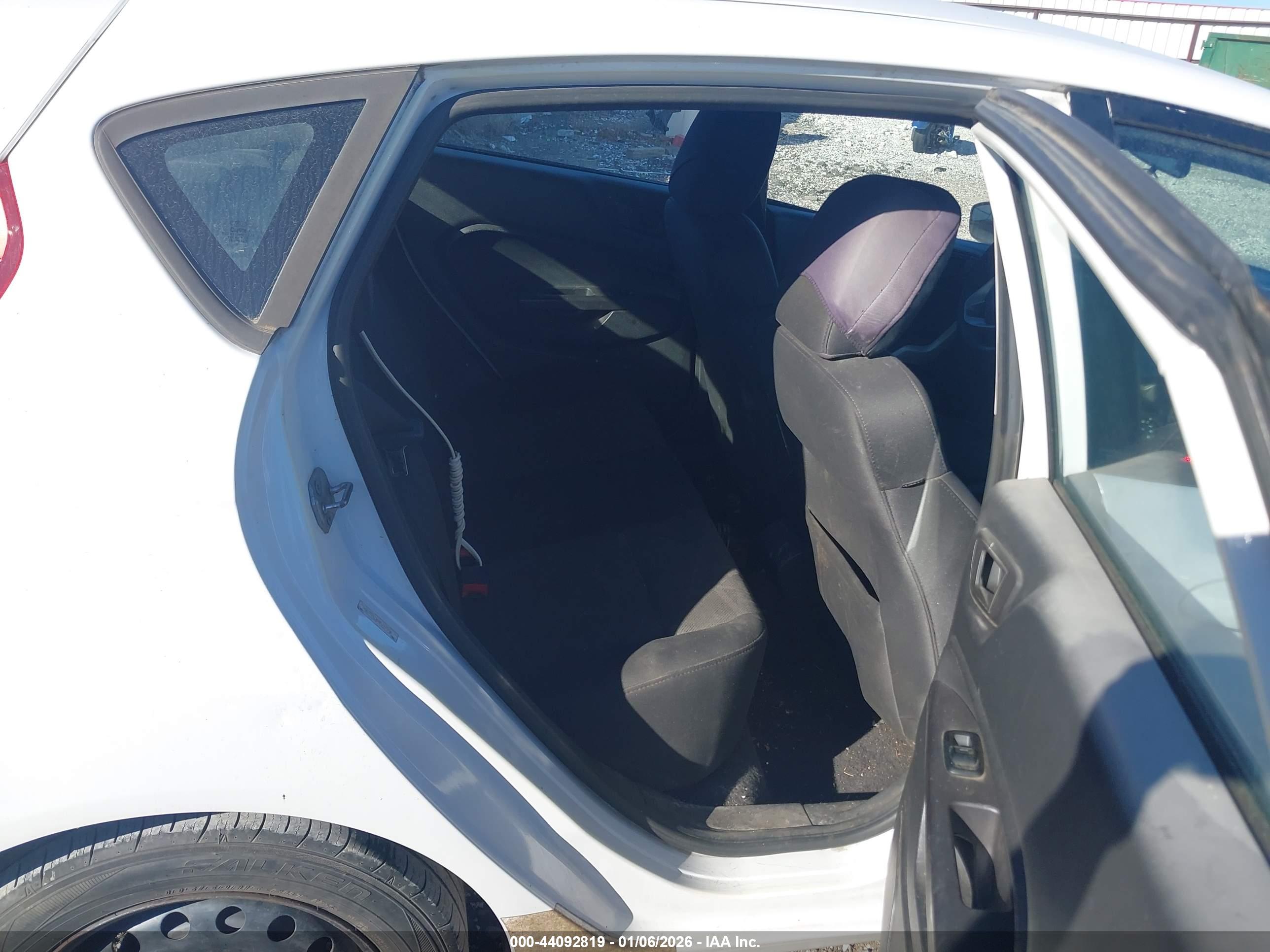 FORD FIESTA image 8