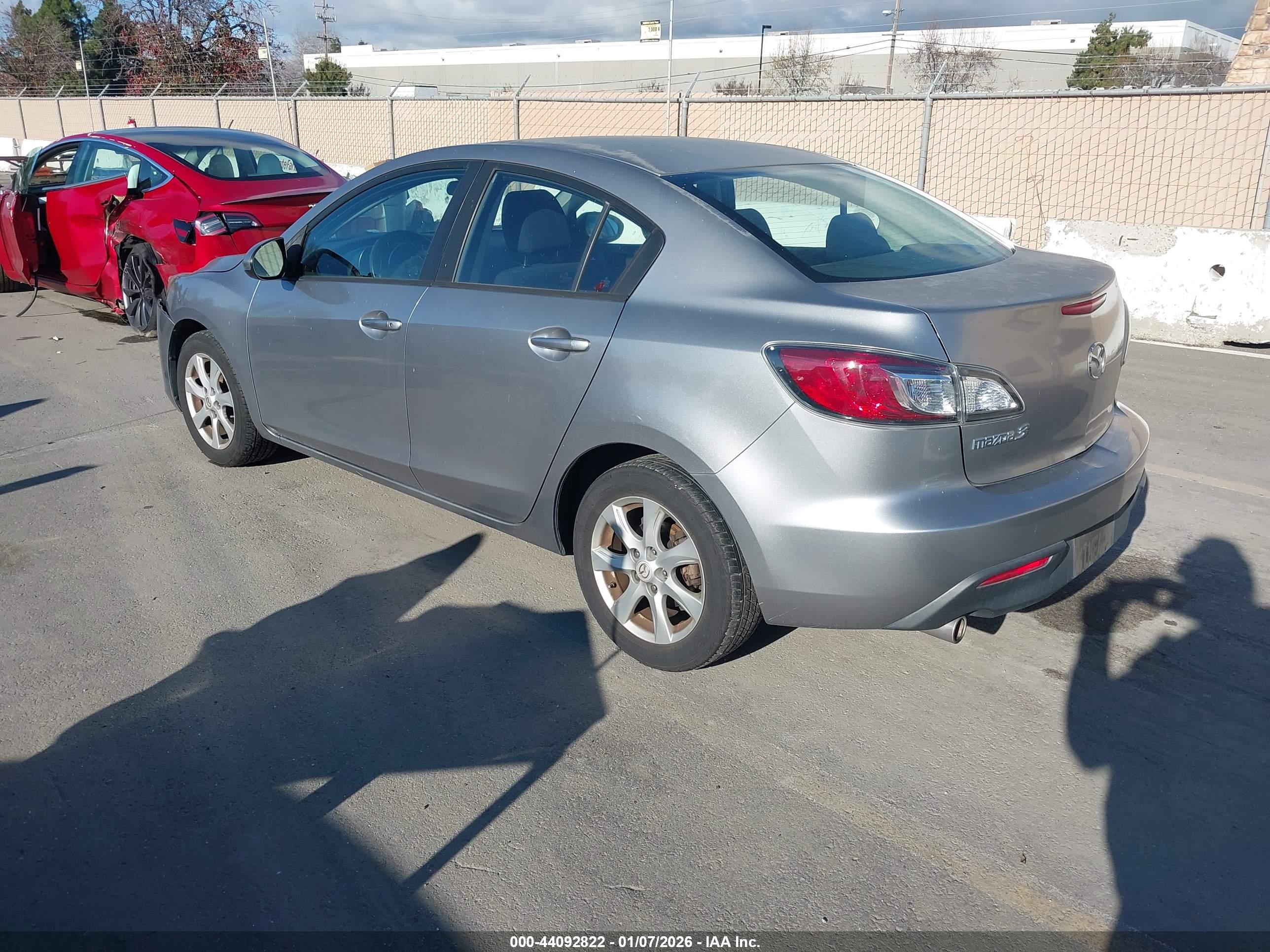 MAZDA MAZDA3 image 3