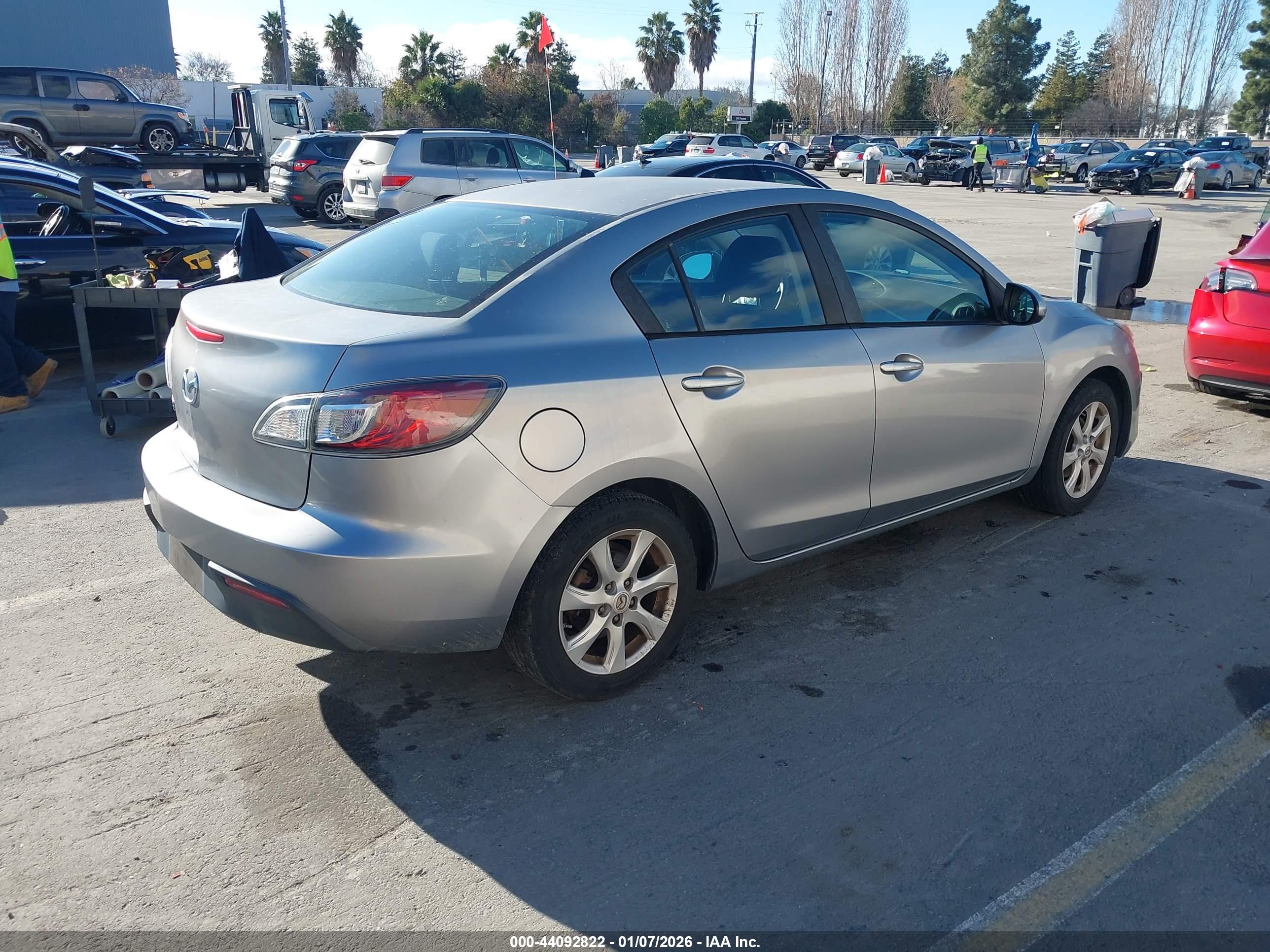 MAZDA MAZDA3 image 4