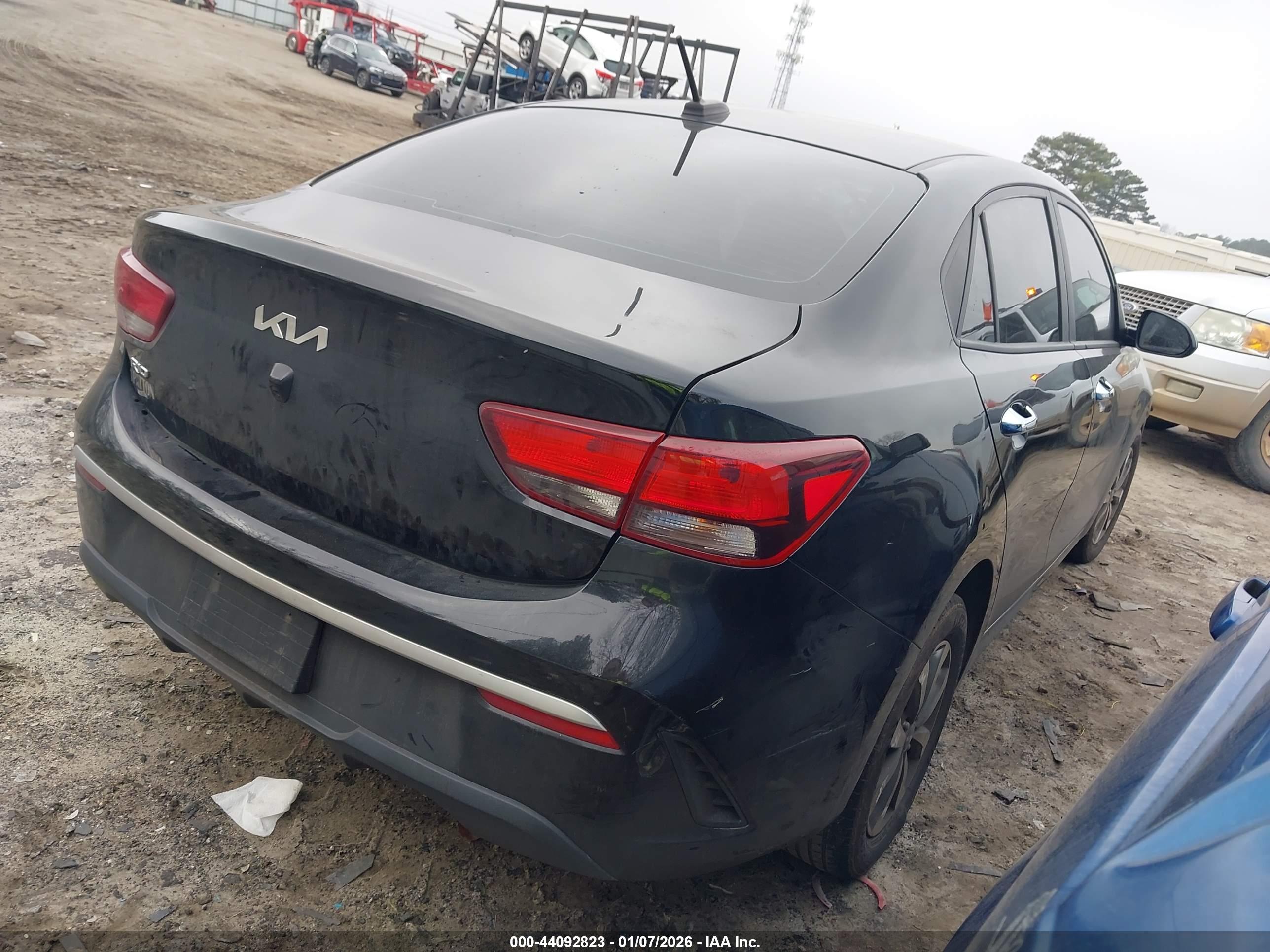 KIA RIO image 4