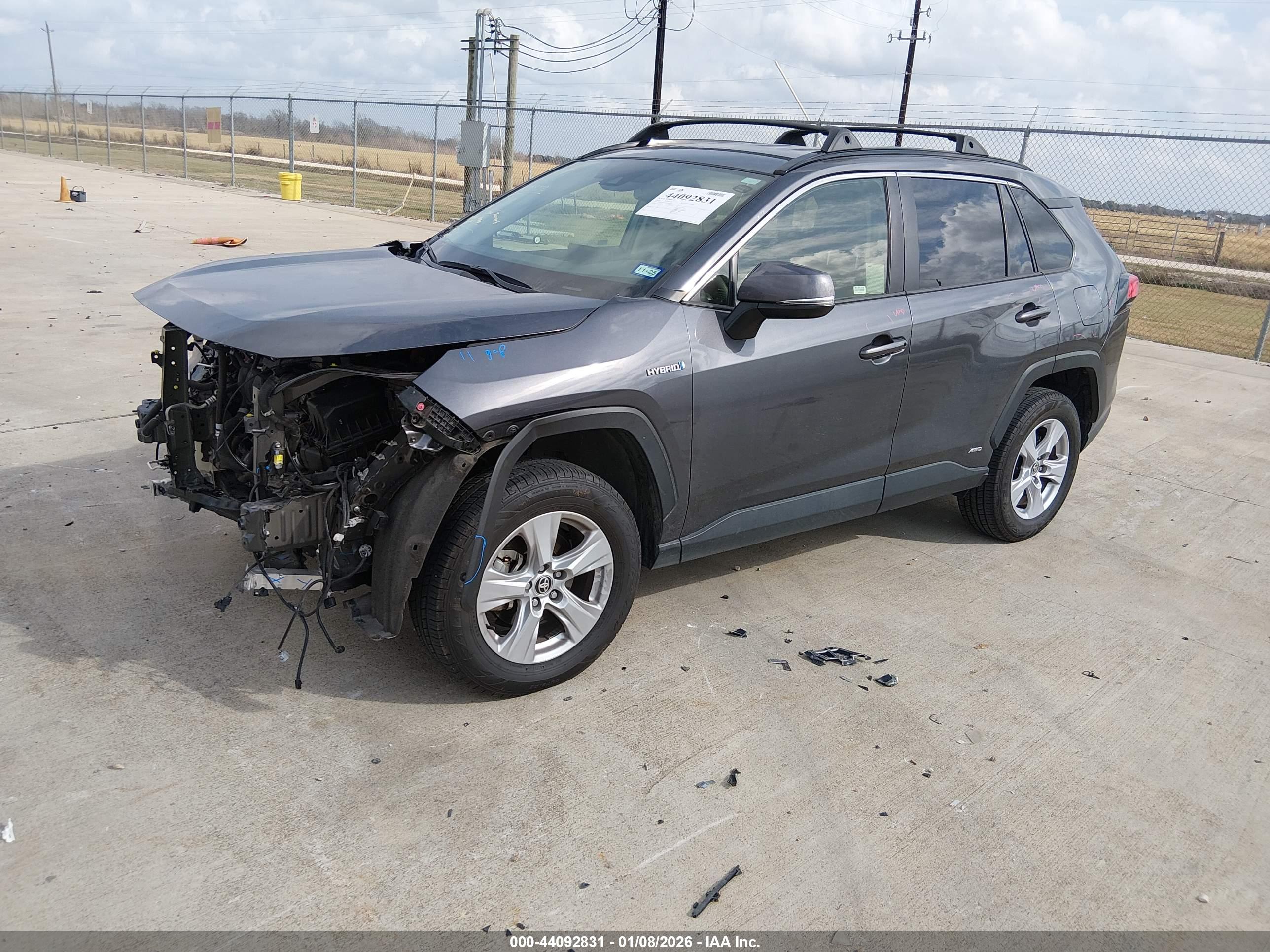 TOYOTA RAV4 image 2