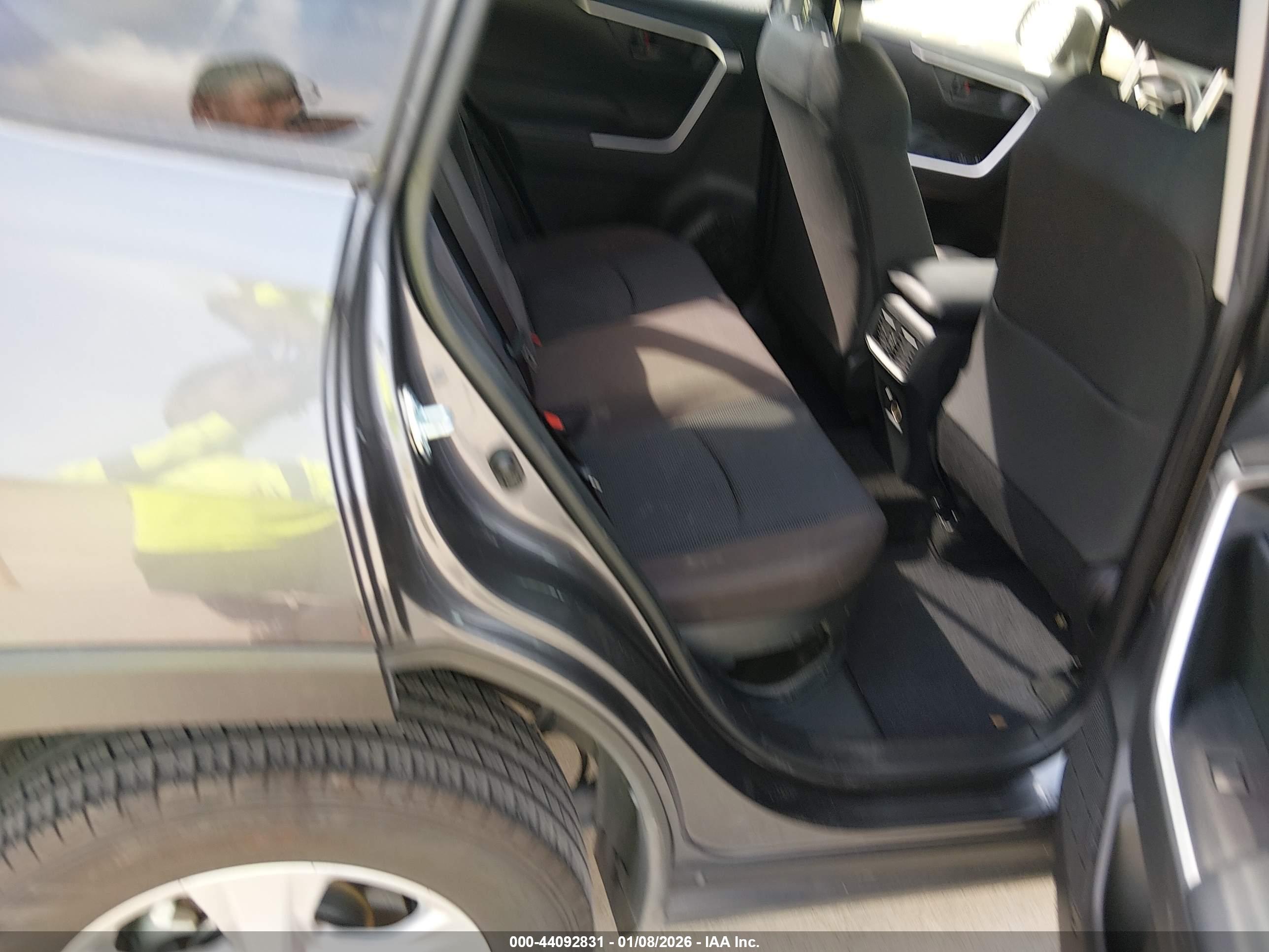 TOYOTA RAV4 image 8