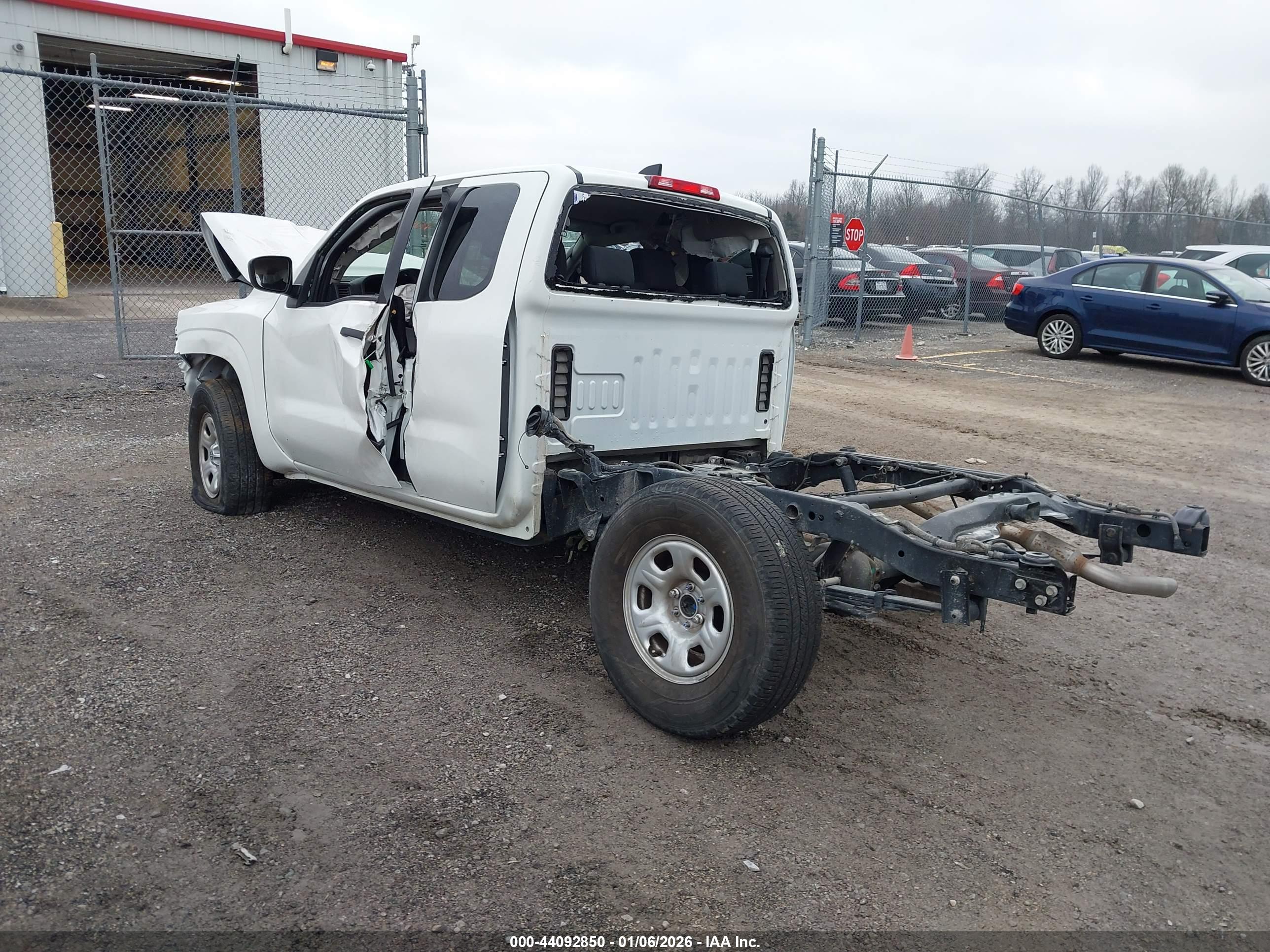 NISSAN FRONTIER image 3