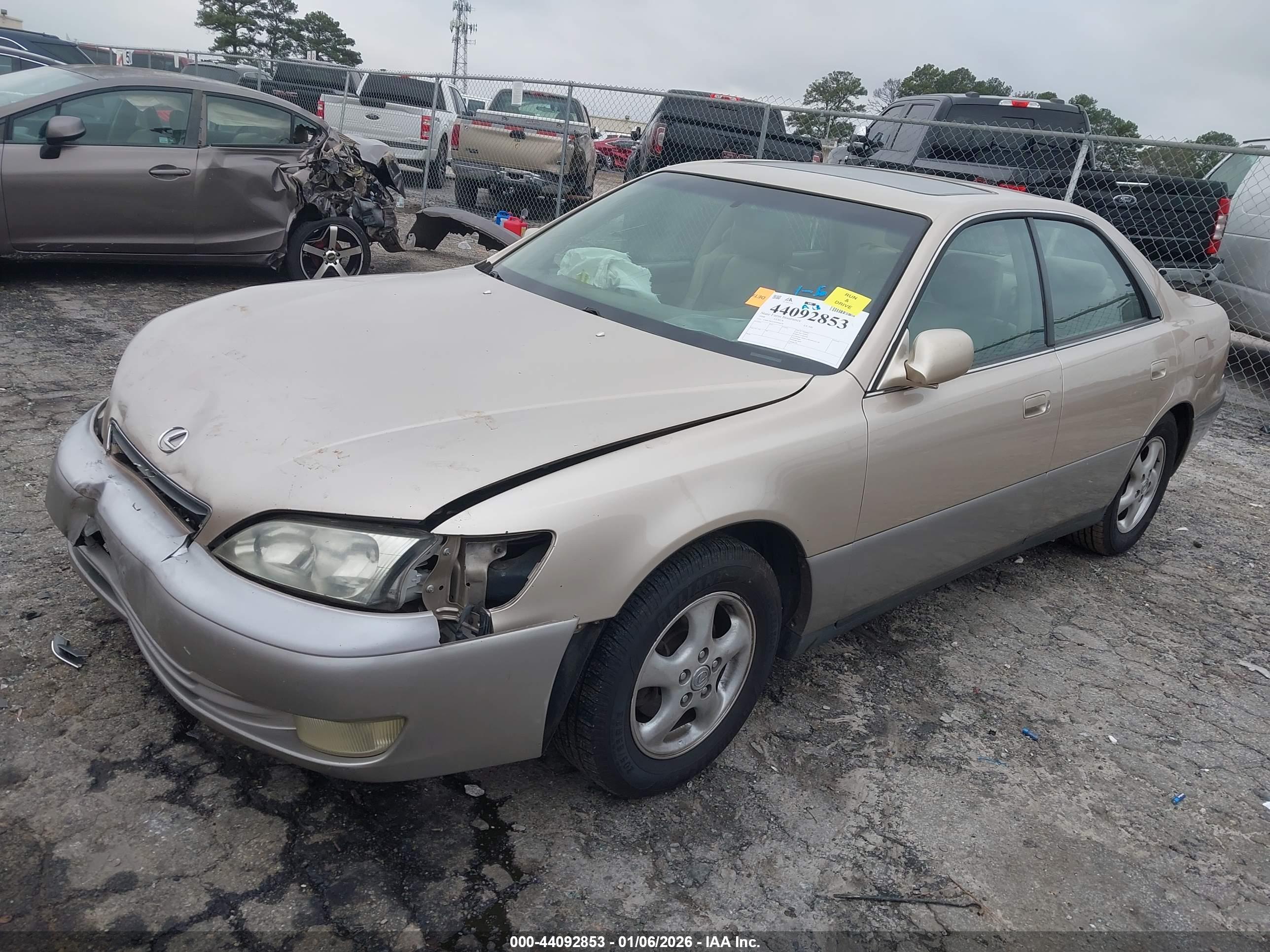 LEXUS ES image 2