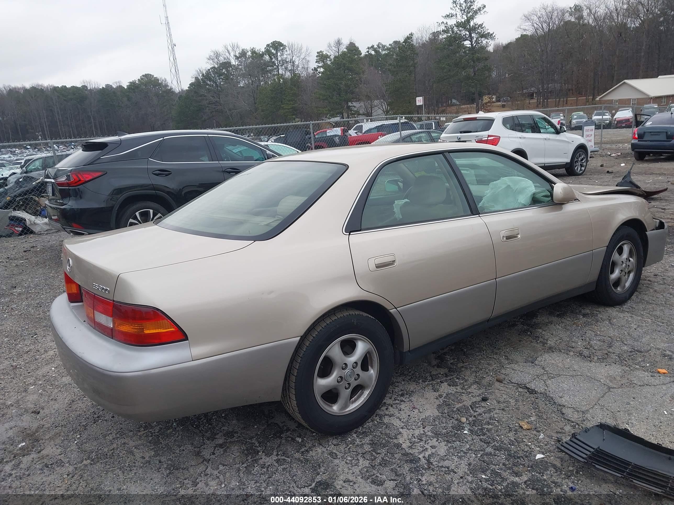LEXUS ES image 4