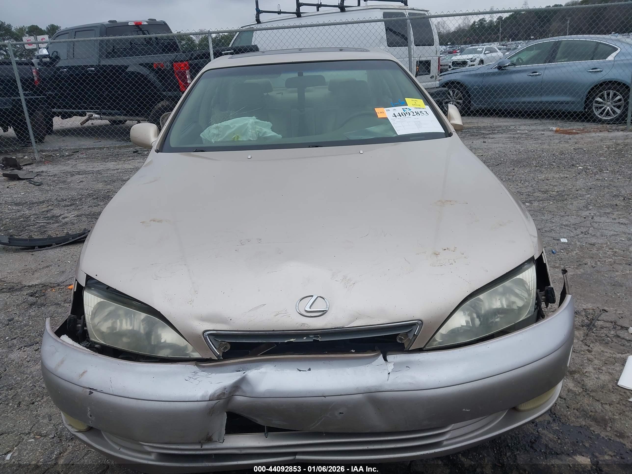 LEXUS ES image 6